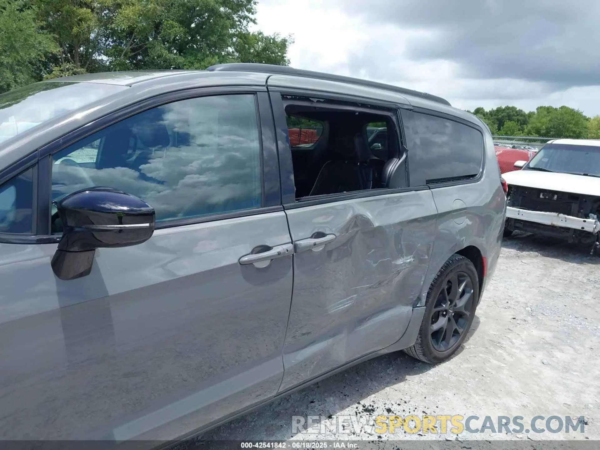 6 Photograph of a damaged car 2C4RC1GG0SR518187 CHRYSLER PACIFICA 2025
