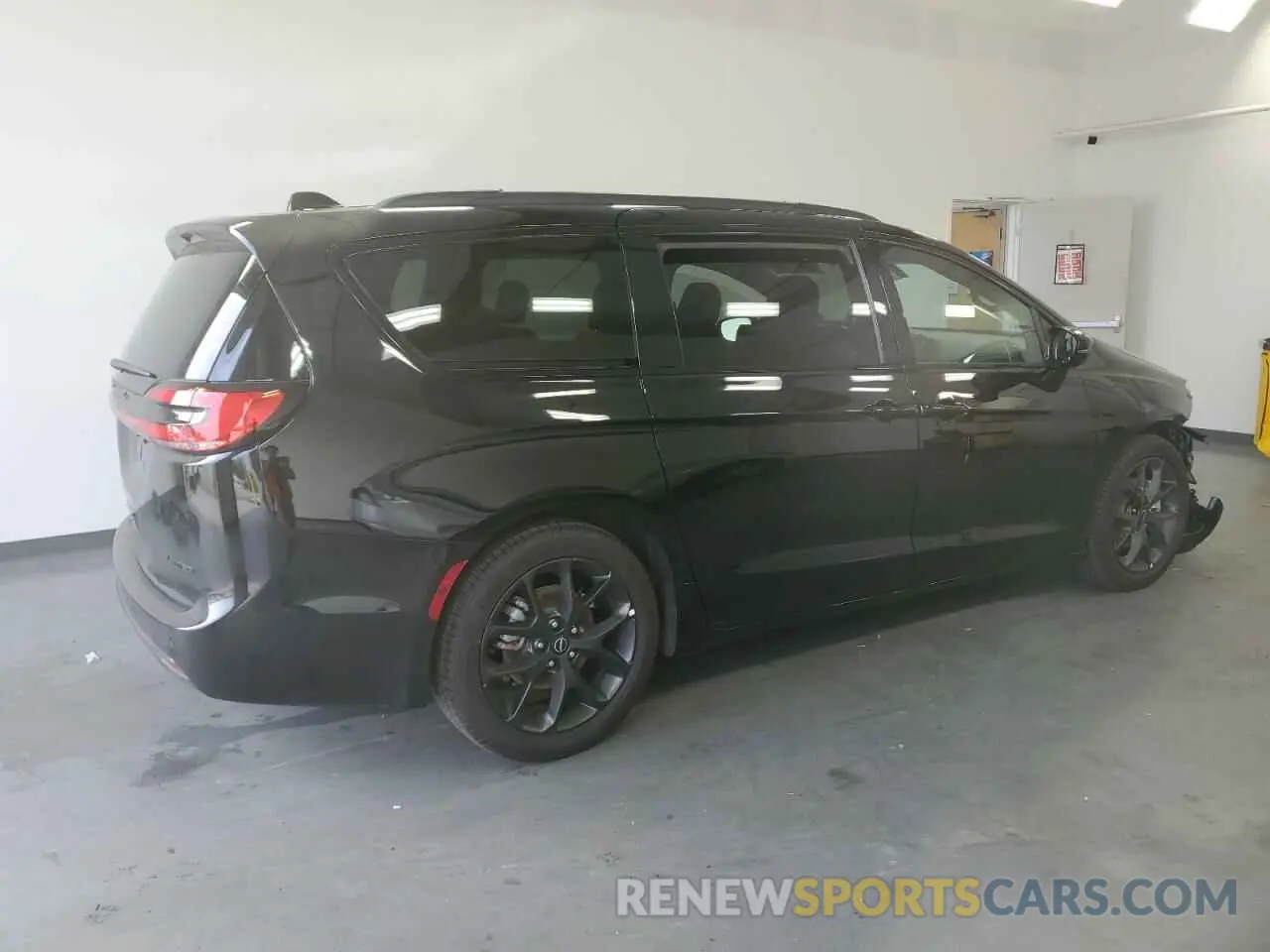 3 Photograph of a damaged car 2C4RC1GG2SR547710 CHRYSLER PACIFICA 2025