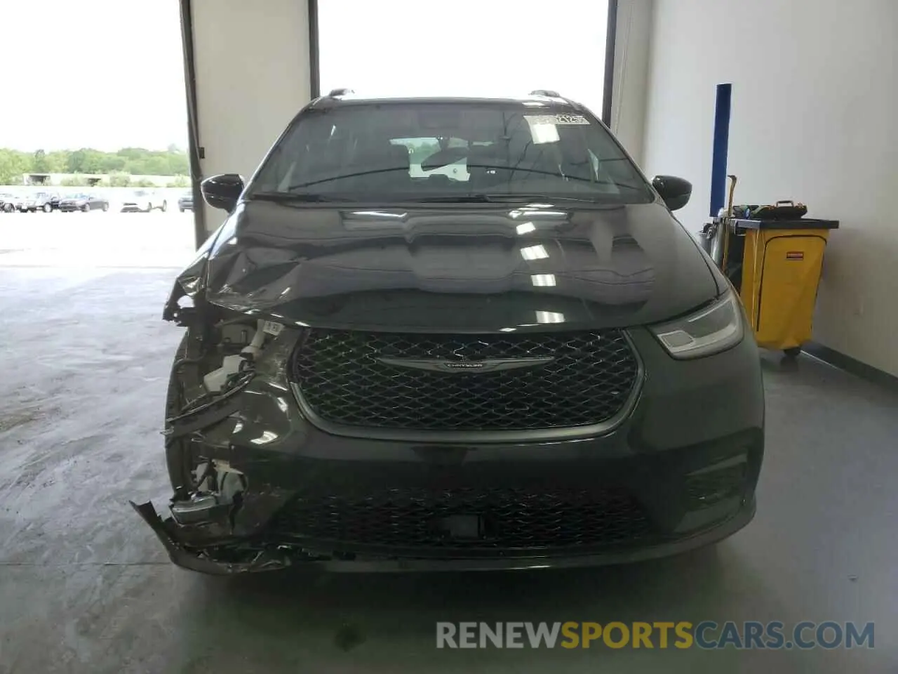 5 Photograph of a damaged car 2C4RC1GG2SR547710 CHRYSLER PACIFICA 2025