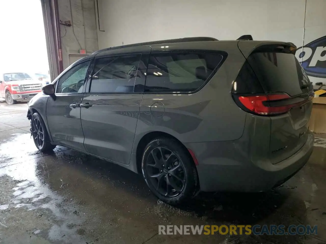 2 Photograph of a damaged car 2C4RC1GG3SR515011 CHRYSLER PACIFICA 2025