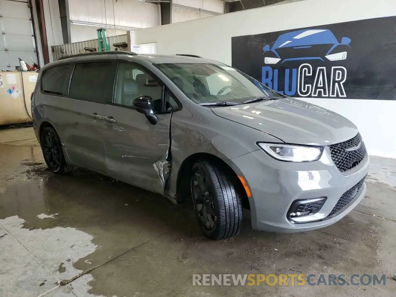 4 Photograph of a damaged car 2C4RC1GG3SR515011 CHRYSLER PACIFICA 2025