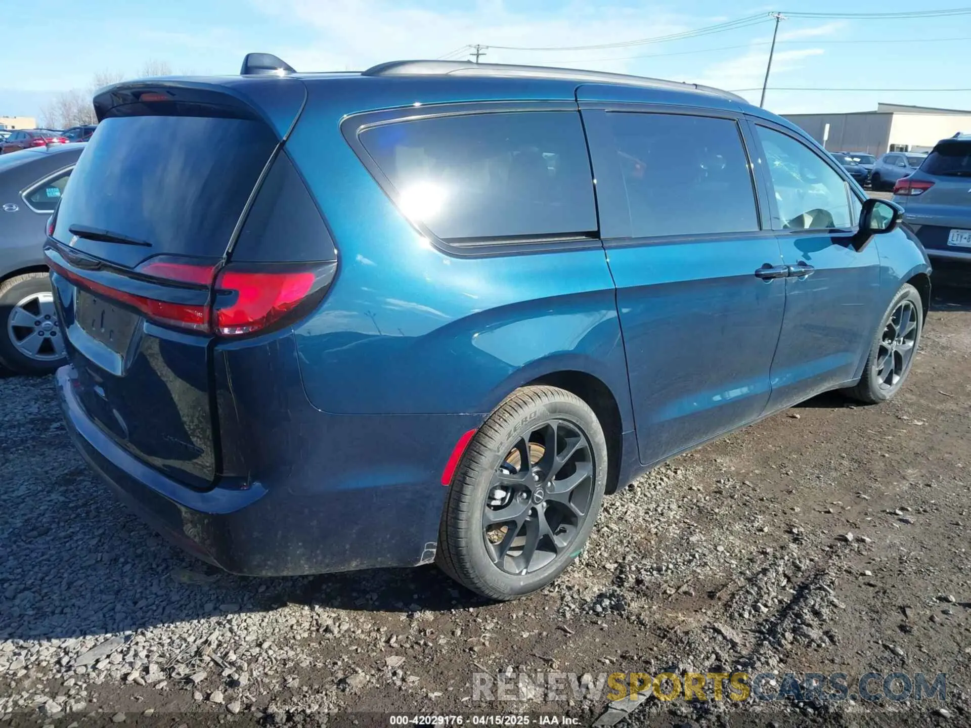 4 Photograph of a damaged car 2C4RC1GG6SR548679 CHRYSLER PACIFICA 2025
