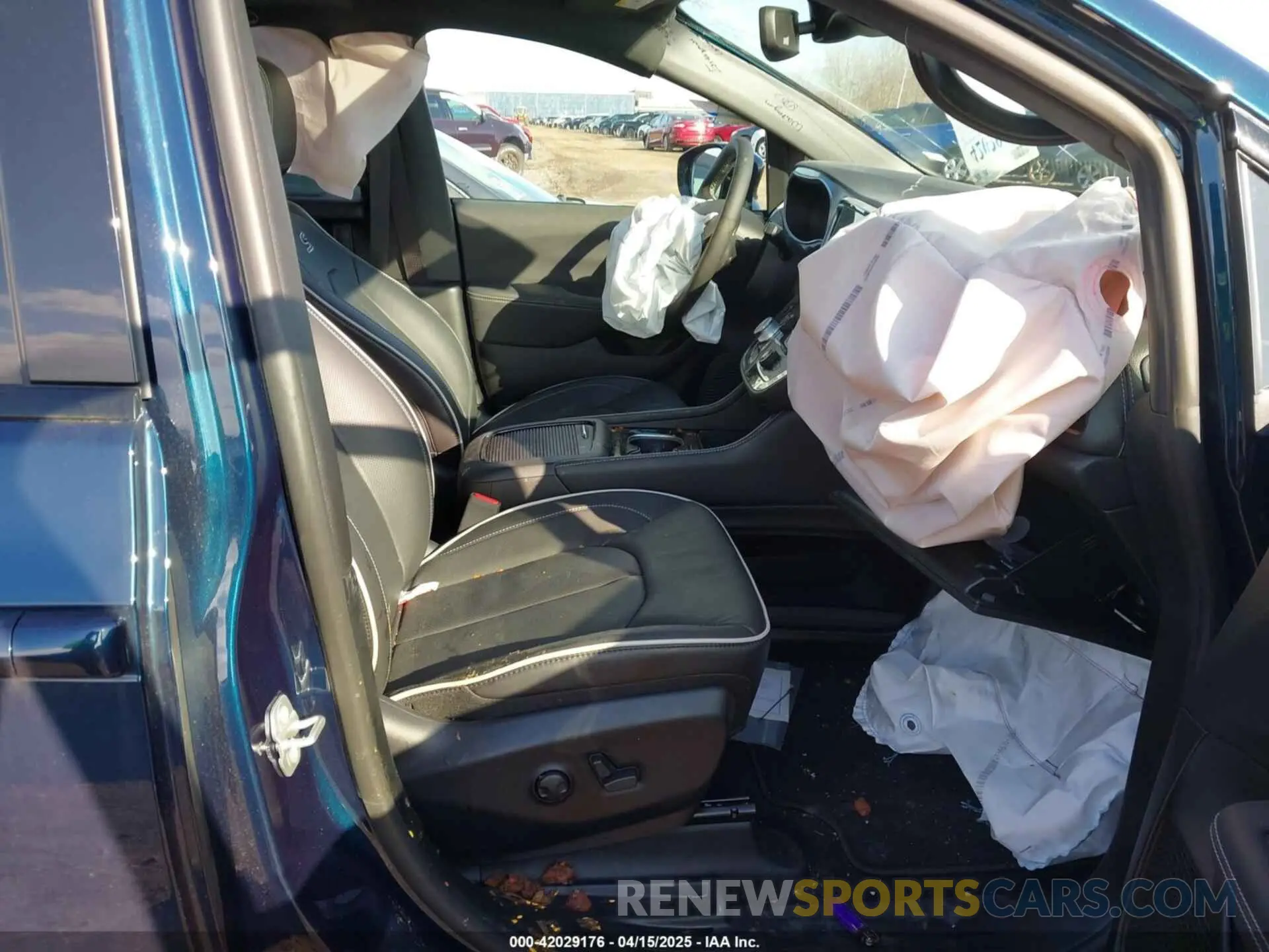 5 Photograph of a damaged car 2C4RC1GG6SR548679 CHRYSLER PACIFICA 2025