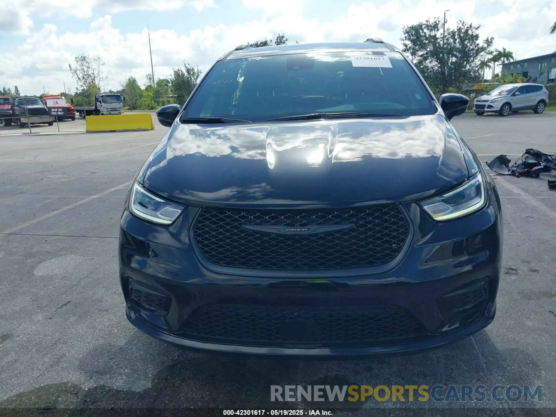 13 Photograph of a damaged car 2C4RC1GG8SR549218 CHRYSLER PACIFICA 2025