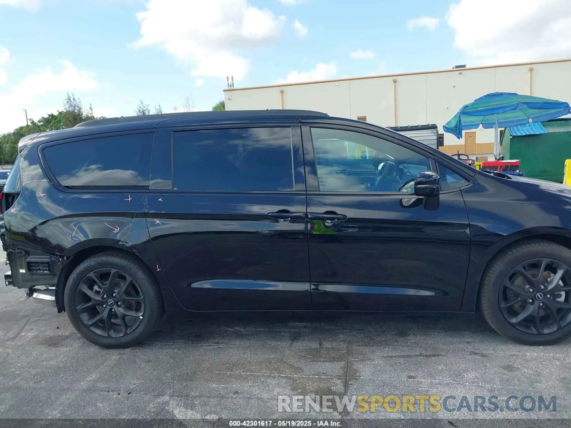14 Photograph of a damaged car 2C4RC1GG8SR549218 CHRYSLER PACIFICA 2025