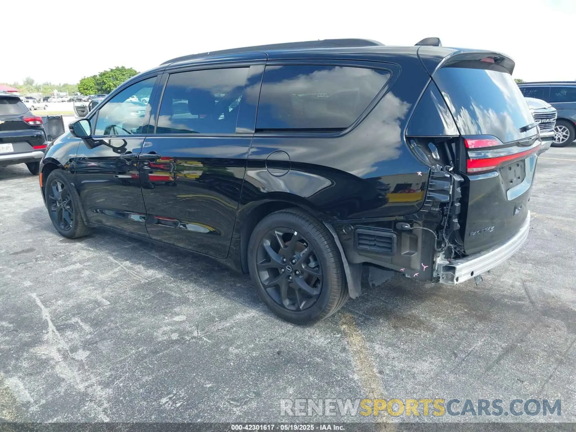 3 Photograph of a damaged car 2C4RC1GG8SR549218 CHRYSLER PACIFICA 2025