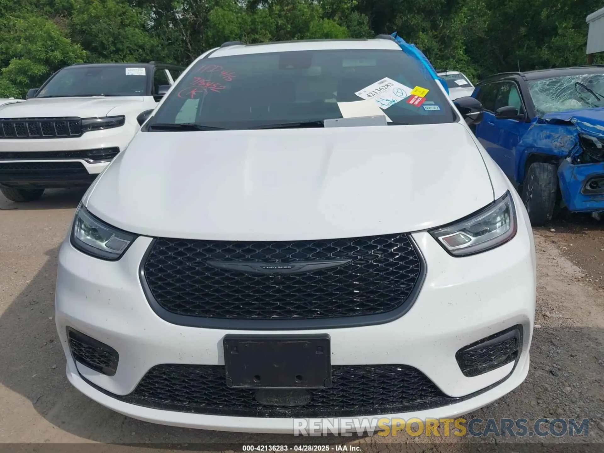 12 Photograph of a damaged car 2C4RC1GG9SR568974 CHRYSLER PACIFICA 2025
