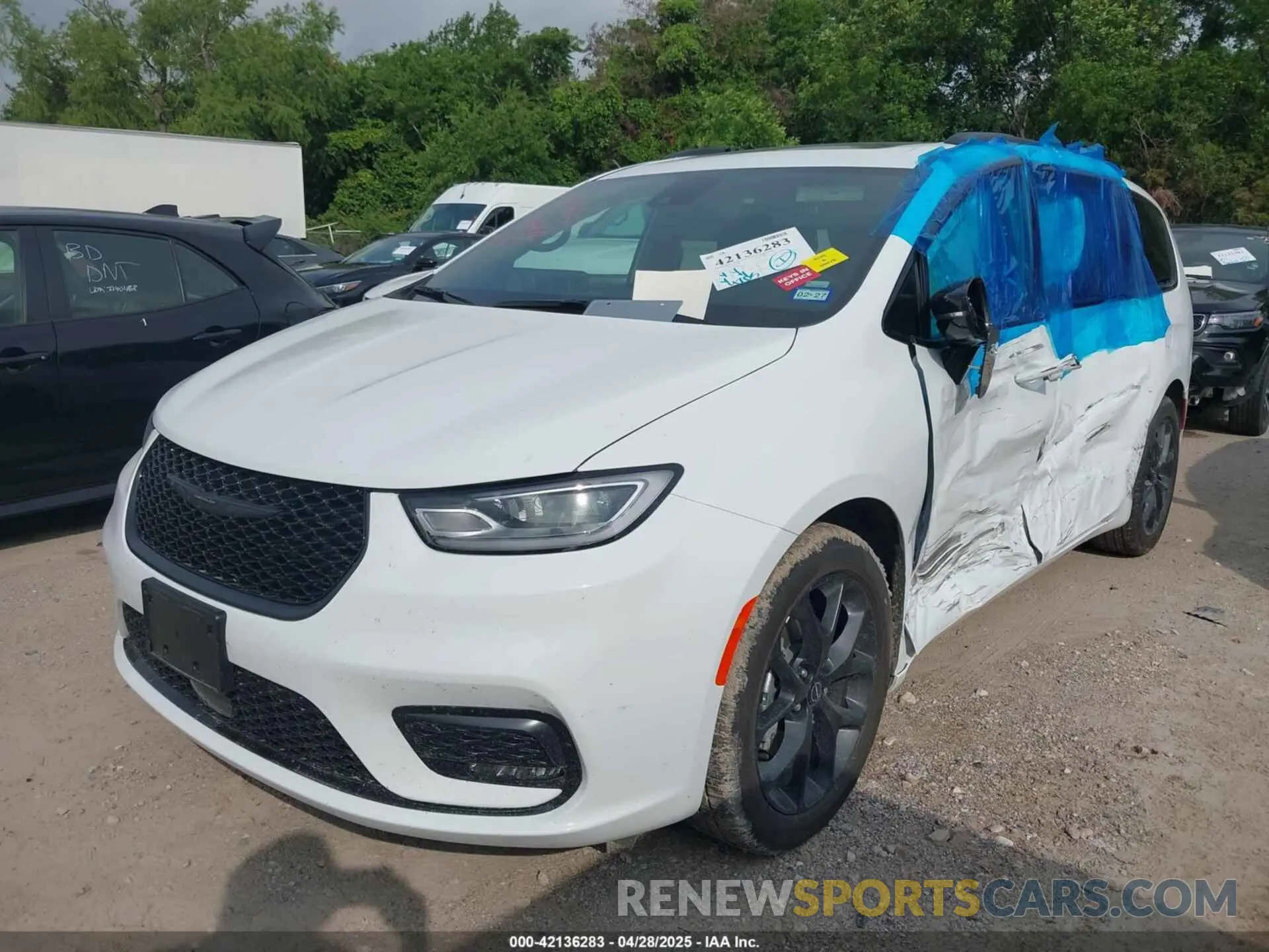 2 Photograph of a damaged car 2C4RC1GG9SR568974 CHRYSLER PACIFICA 2025