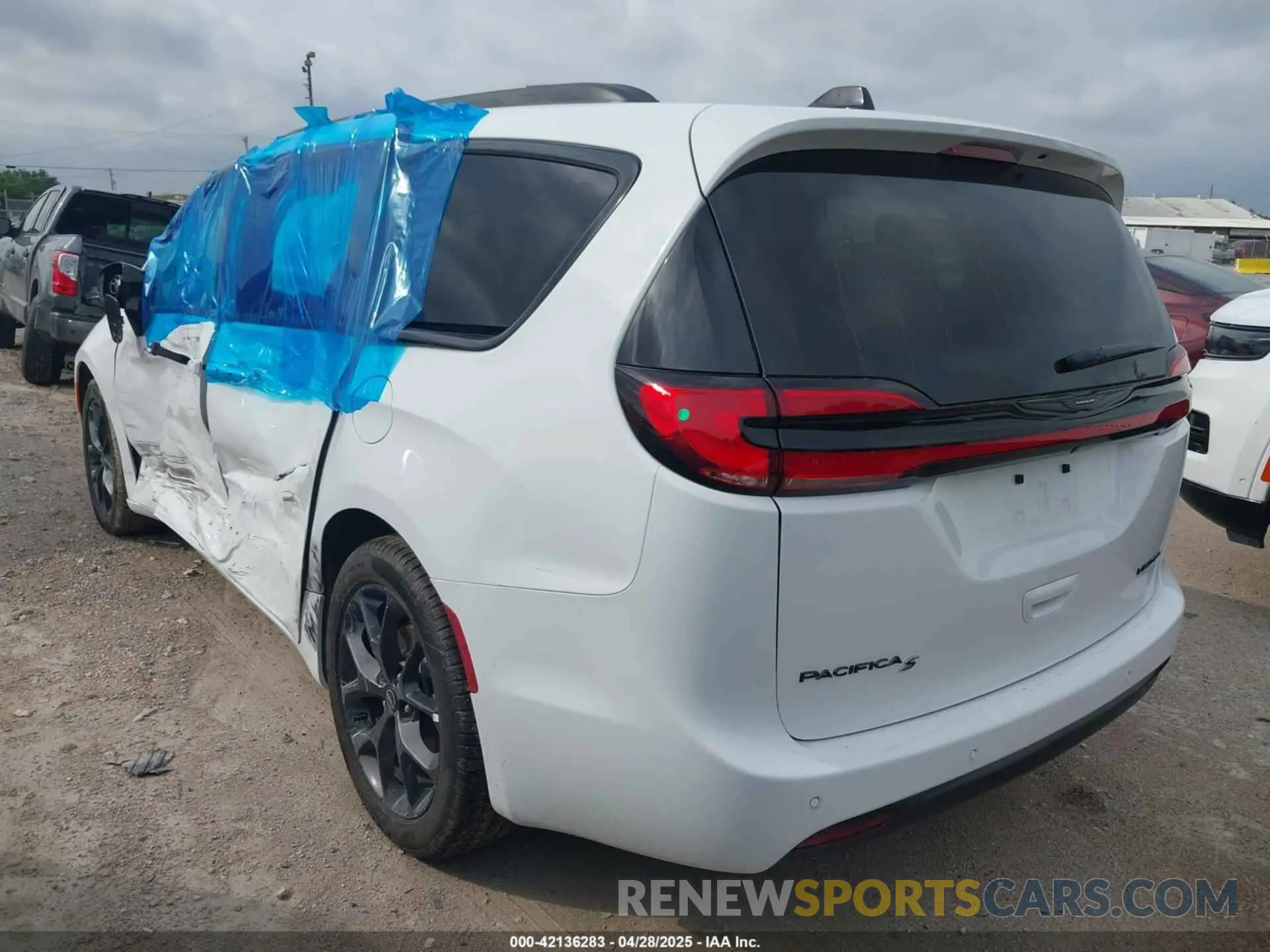 3 Photograph of a damaged car 2C4RC1GG9SR568974 CHRYSLER PACIFICA 2025