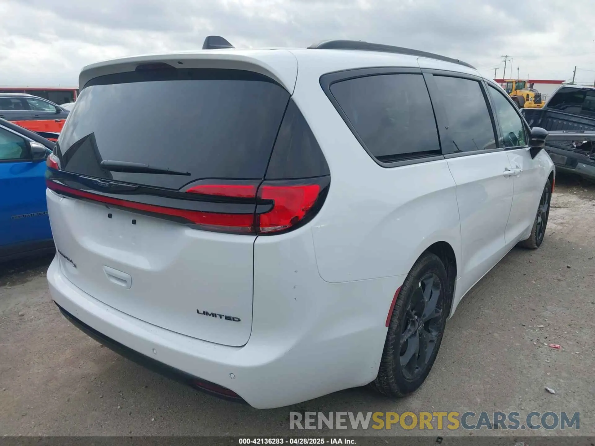 4 Photograph of a damaged car 2C4RC1GG9SR568974 CHRYSLER PACIFICA 2025