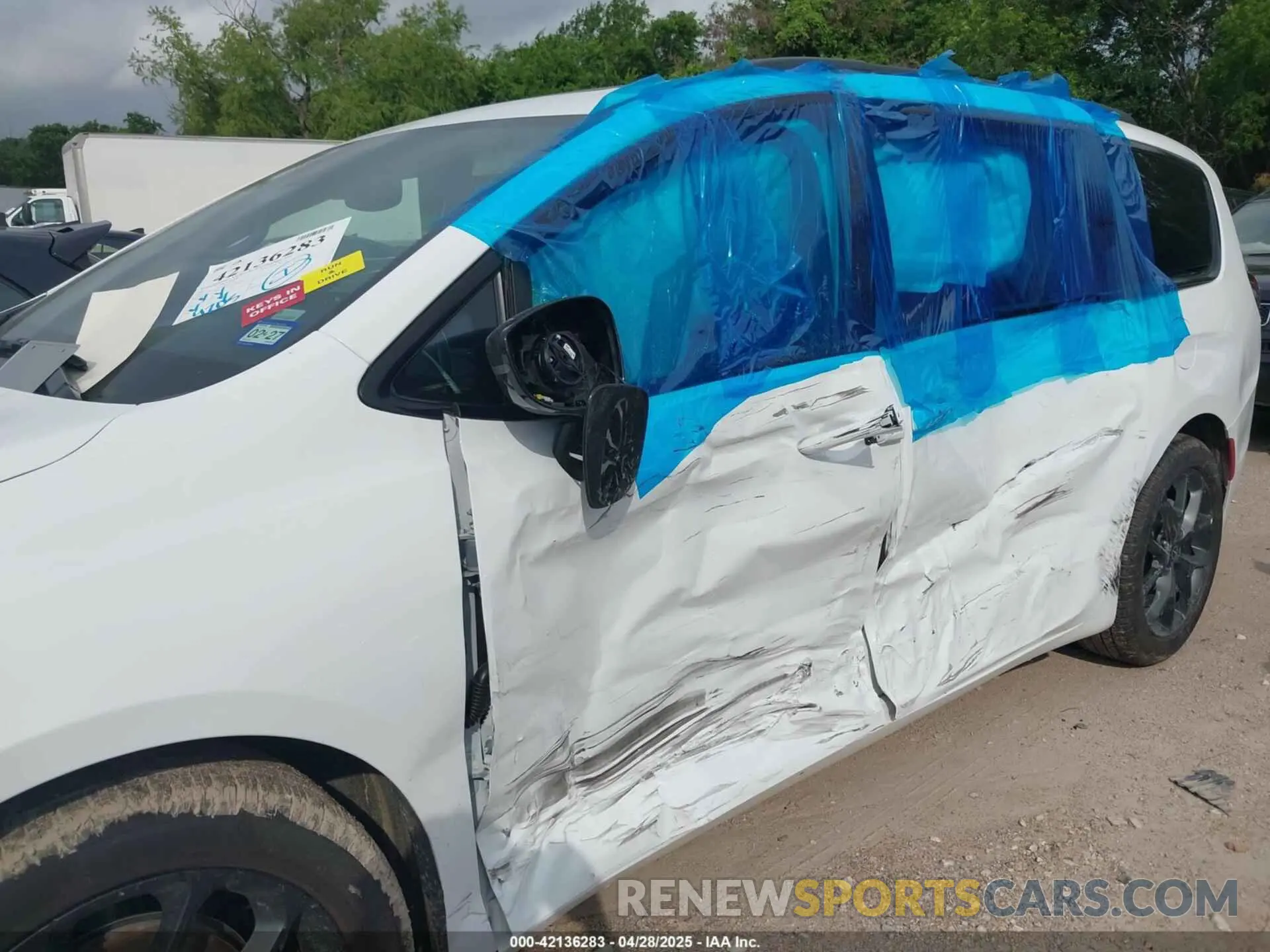 6 Photograph of a damaged car 2C4RC1GG9SR568974 CHRYSLER PACIFICA 2025
