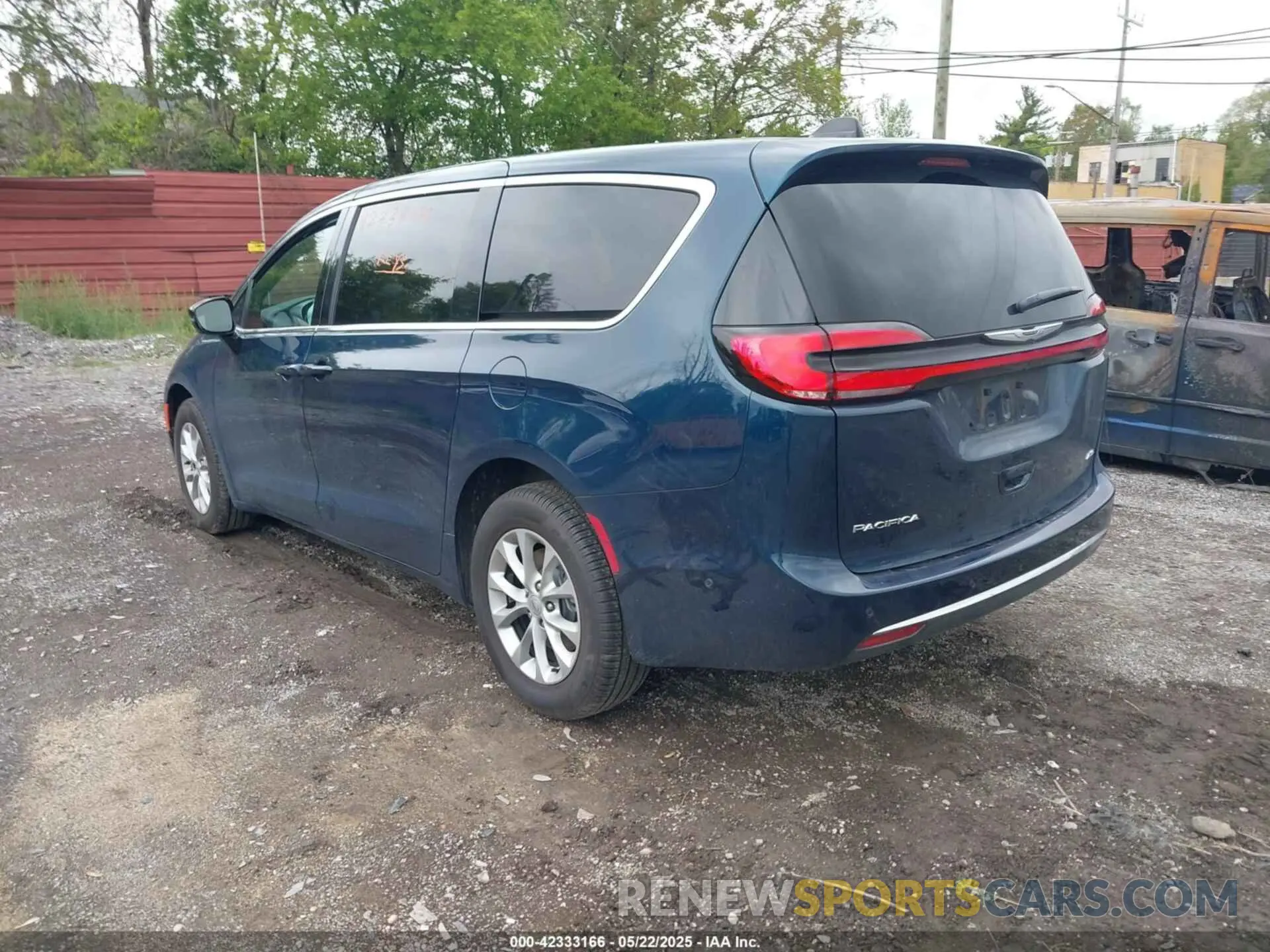 3 Photograph of a damaged car 2C4RC3BG3SR559187 CHRYSLER PACIFICA 2025
