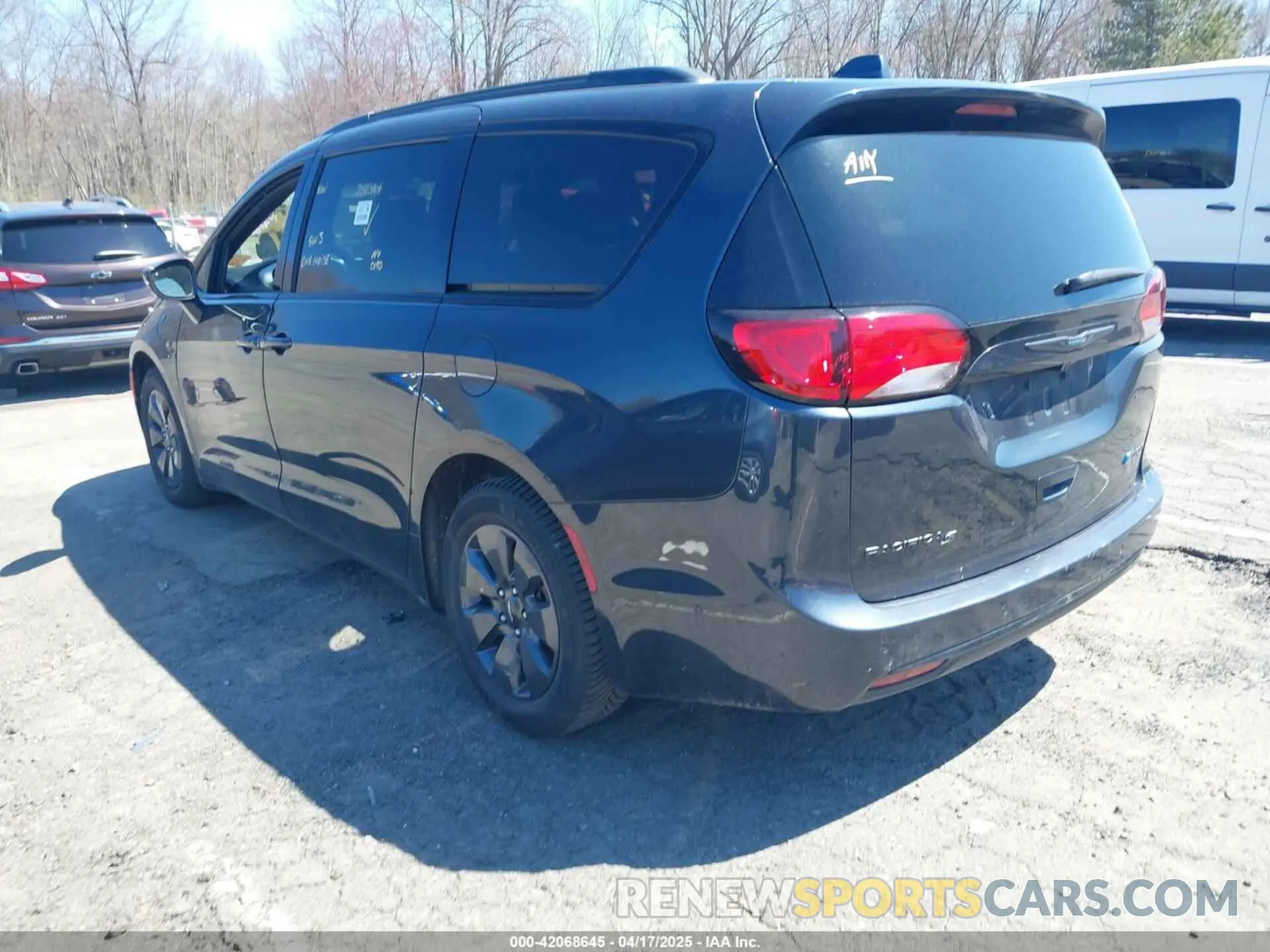 3 Photograph of a damaged car 2C4RC1N71KR722189 CHRYSLER PACIFICA HYBRID 2019