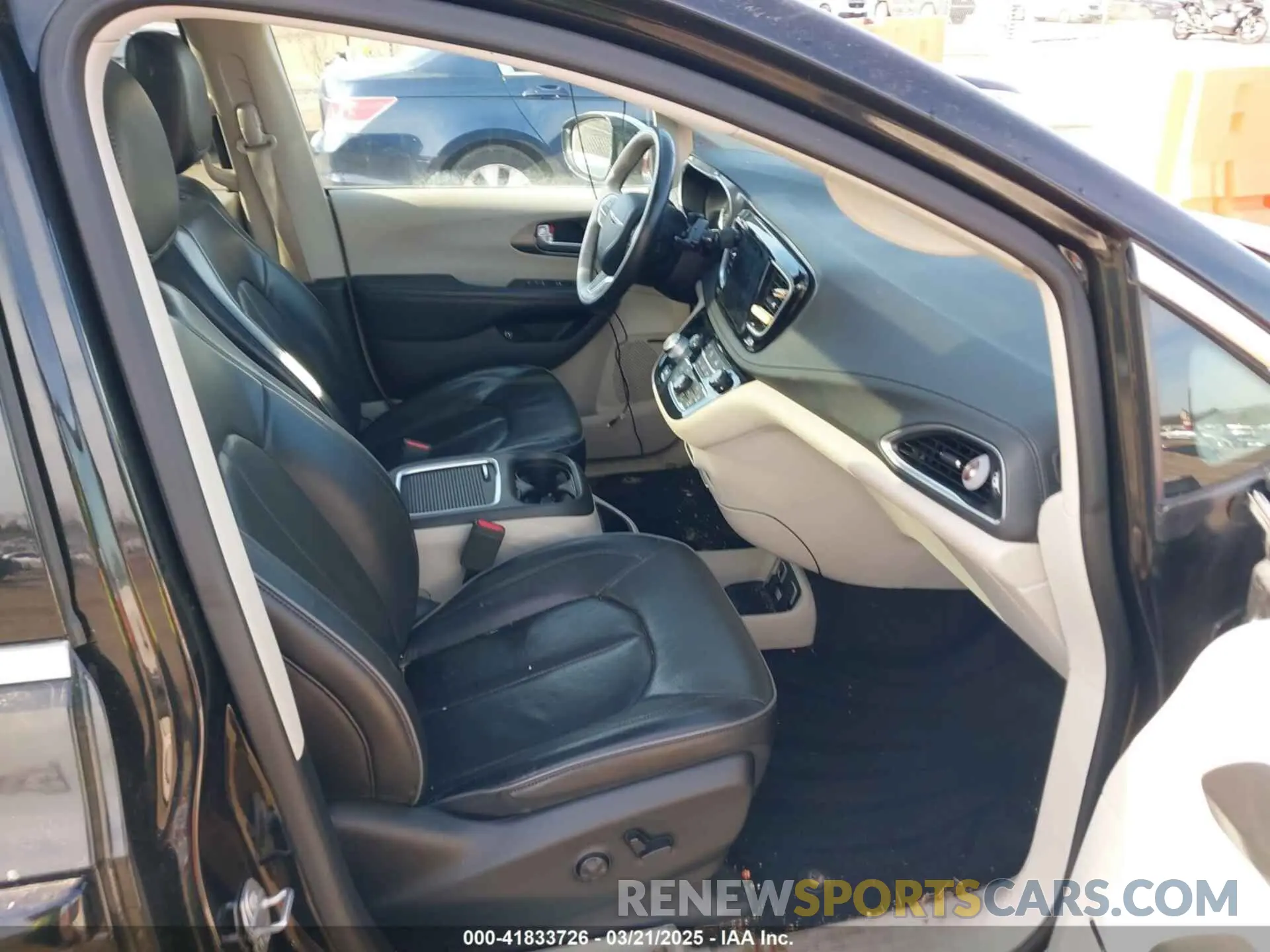 5 Photograph of a damaged car 2C4RC1N75KR500240 CHRYSLER PACIFICA HYBRID 2019