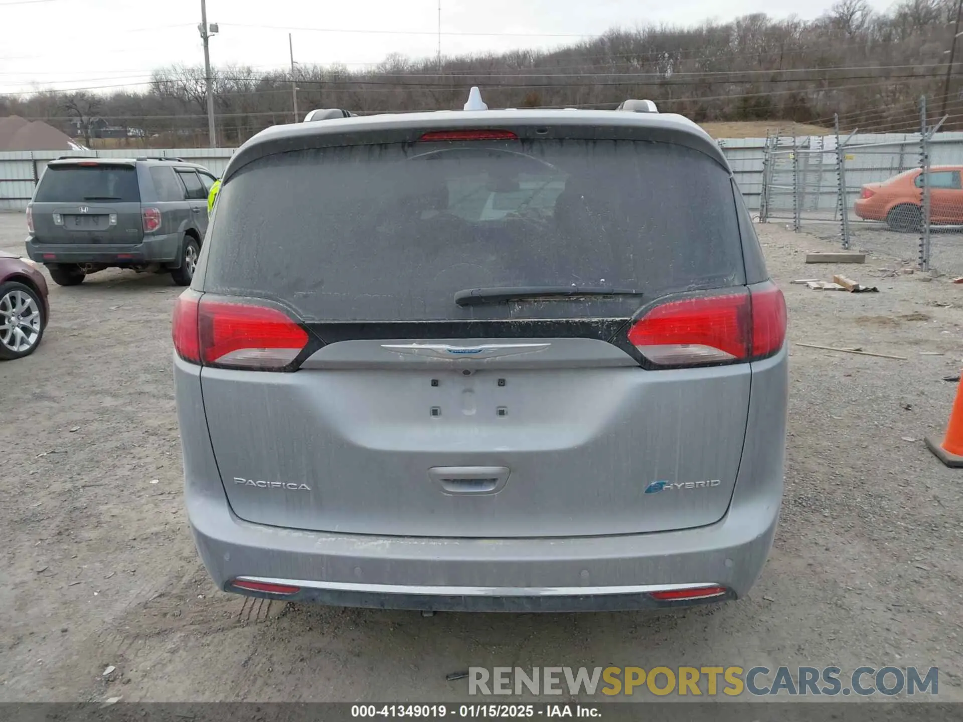 17 Photograph of a damaged car 2C4RC1L75LR217650 CHRYSLER PACIFICA HYBRID 2020