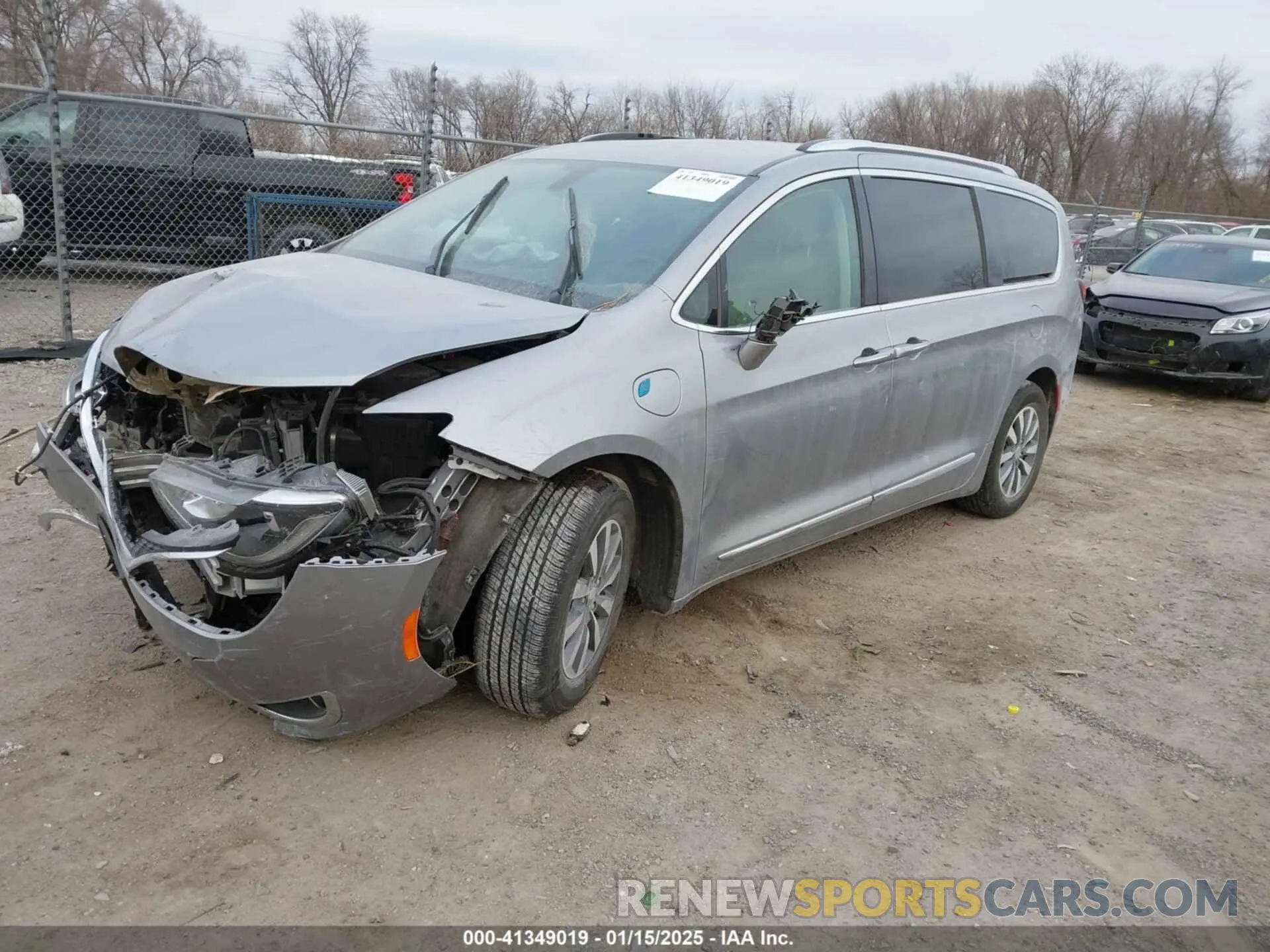 2 Photograph of a damaged car 2C4RC1L75LR217650 CHRYSLER PACIFICA HYBRID 2020