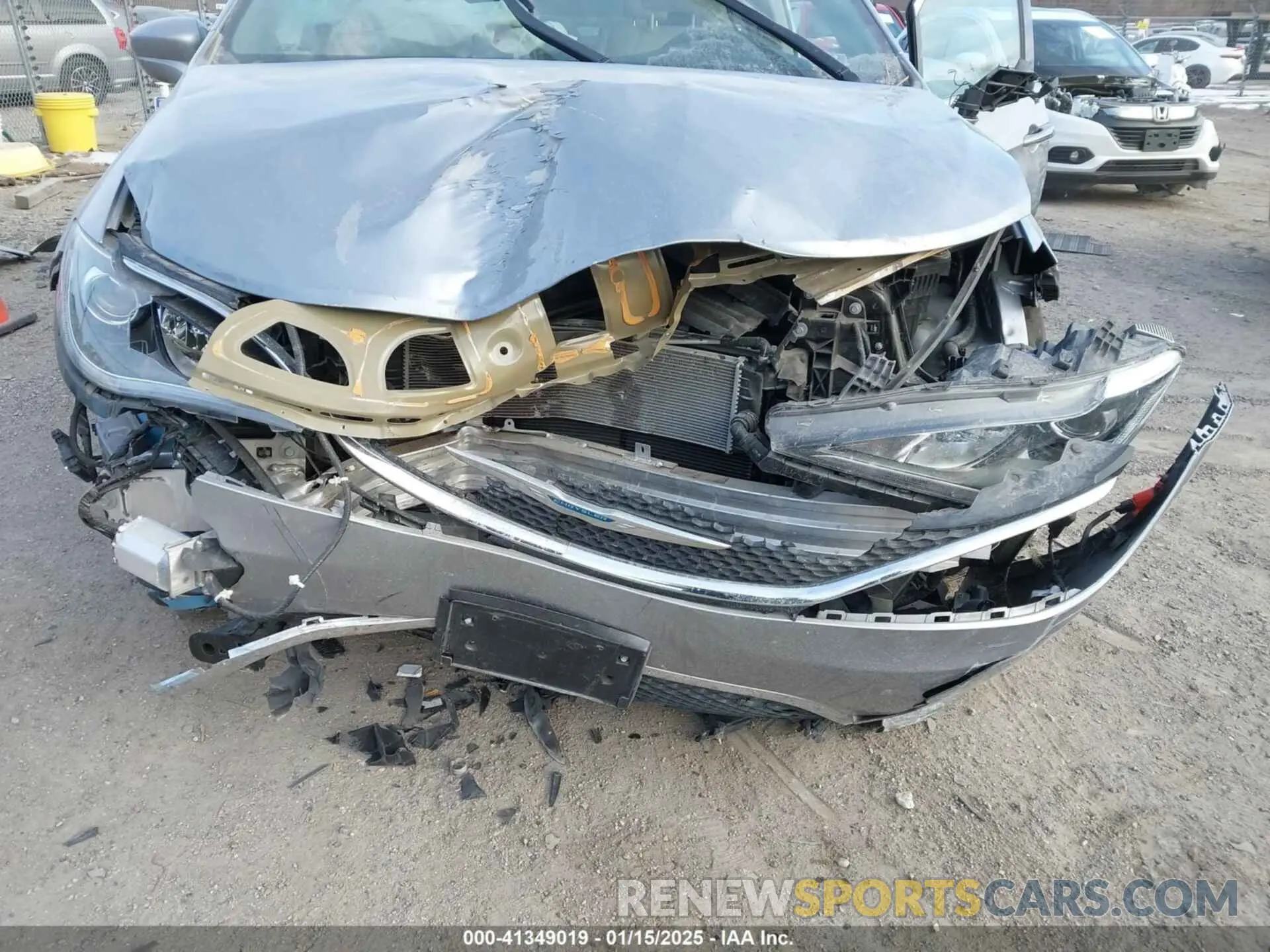 6 Photograph of a damaged car 2C4RC1L75LR217650 CHRYSLER PACIFICA HYBRID 2020