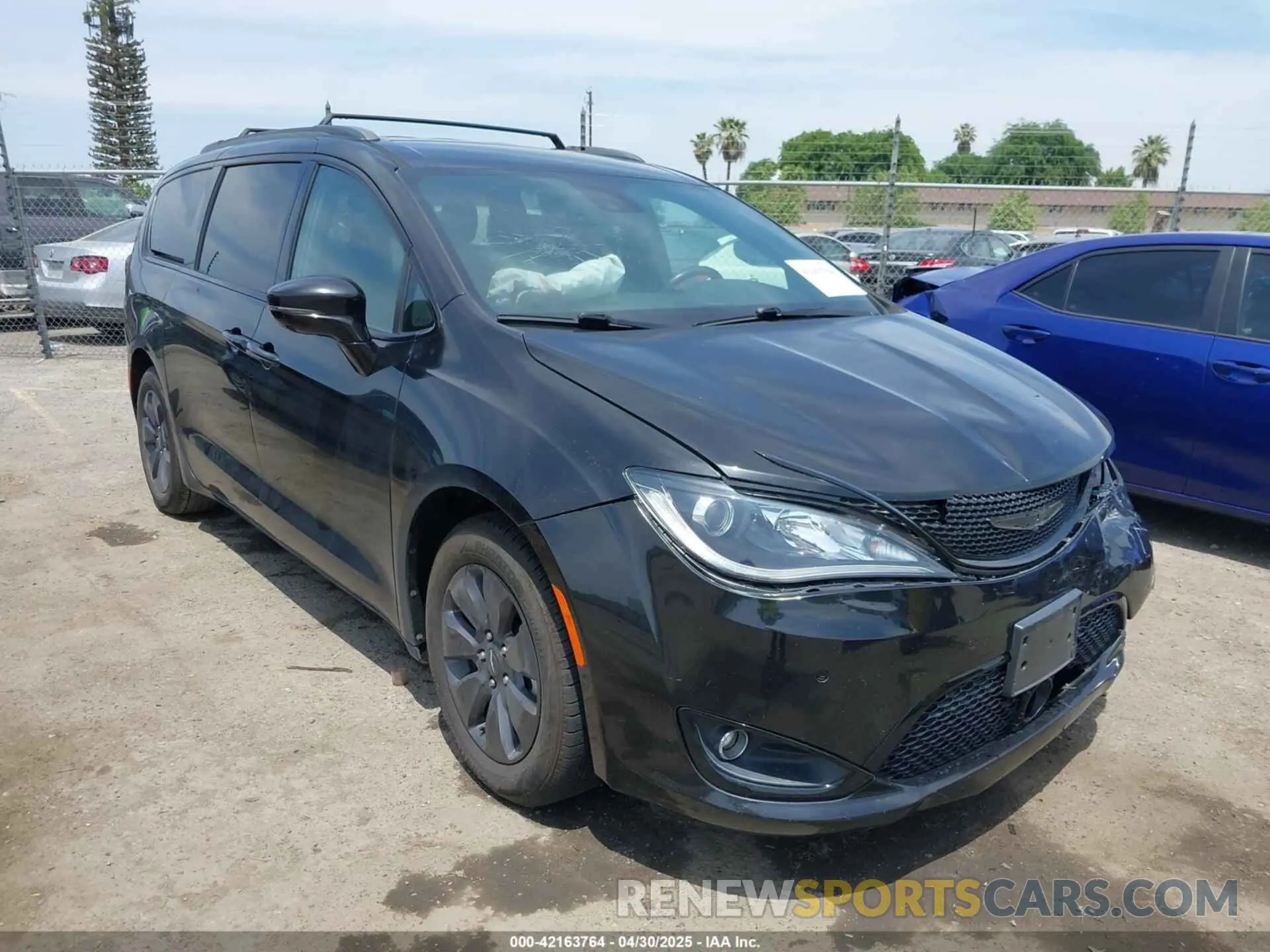 1 Photograph of a damaged car 2C4RC1N70LR199426 CHRYSLER PACIFICA HYBRID 2020