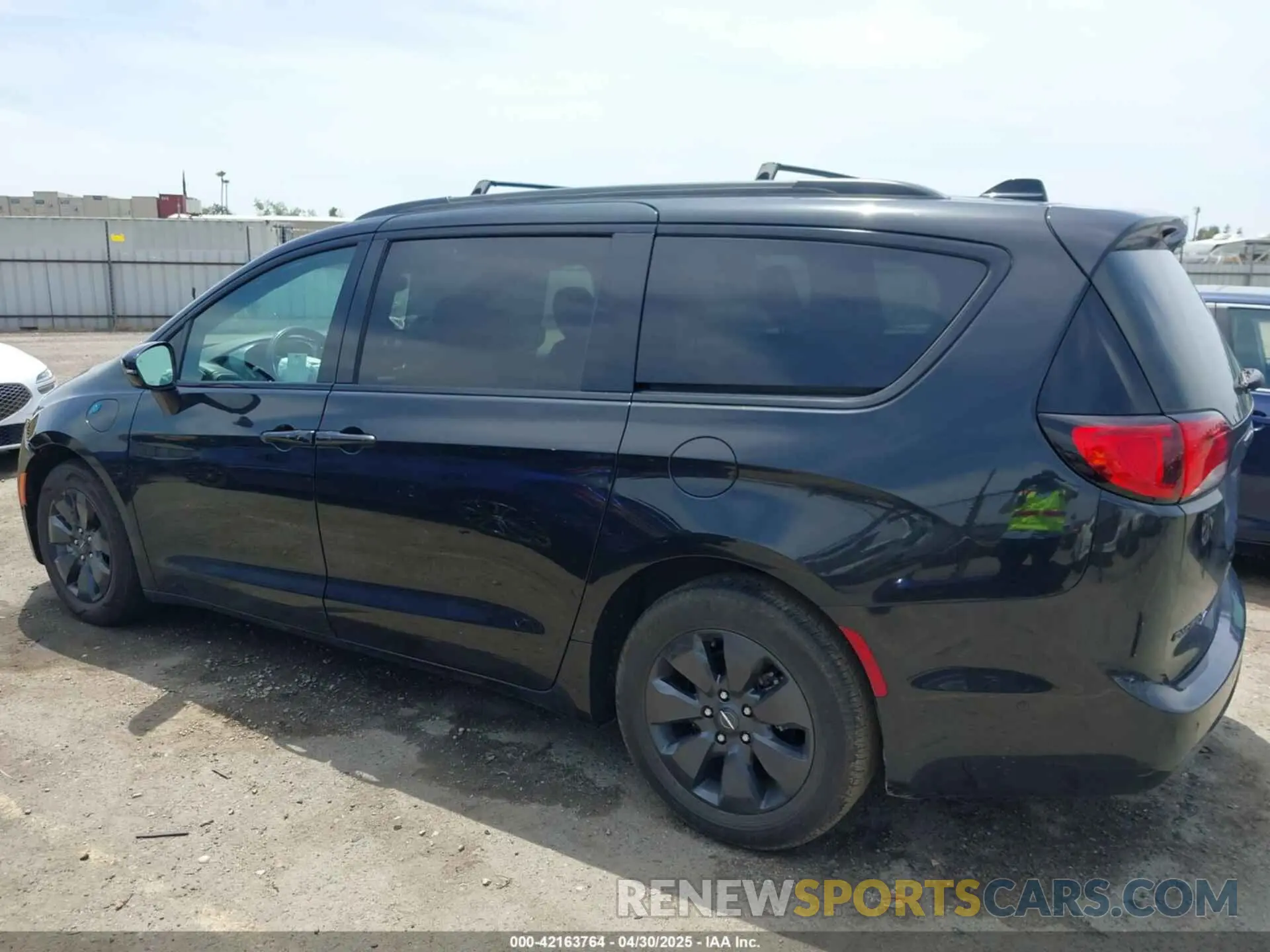 15 Photograph of a damaged car 2C4RC1N70LR199426 CHRYSLER PACIFICA HYBRID 2020