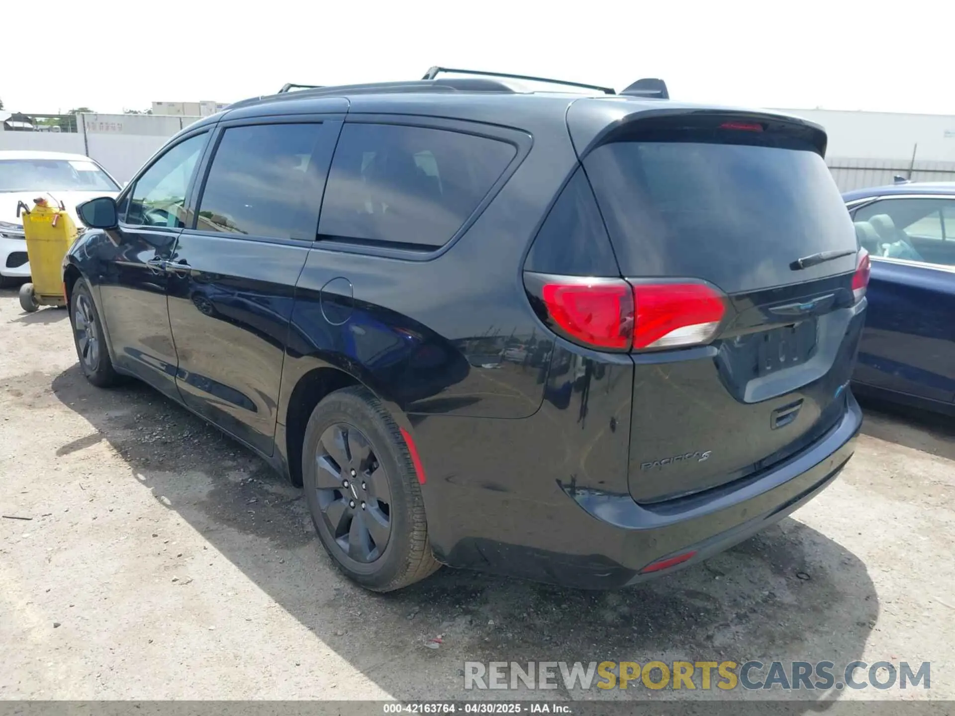 3 Photograph of a damaged car 2C4RC1N70LR199426 CHRYSLER PACIFICA HYBRID 2020