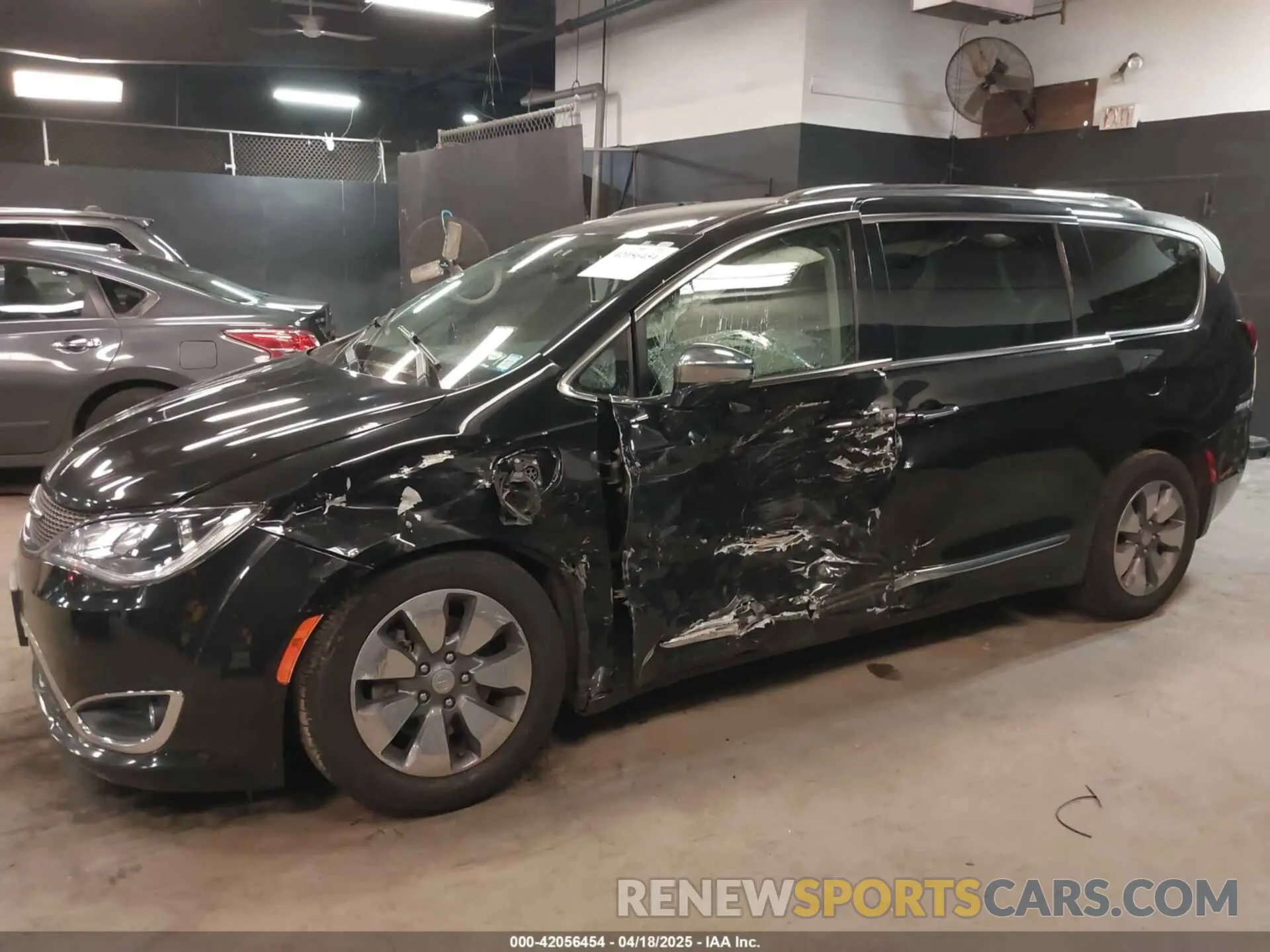 6 Photograph of a damaged car 2C4RC1N70LR243988 CHRYSLER PACIFICA HYBRID 2020