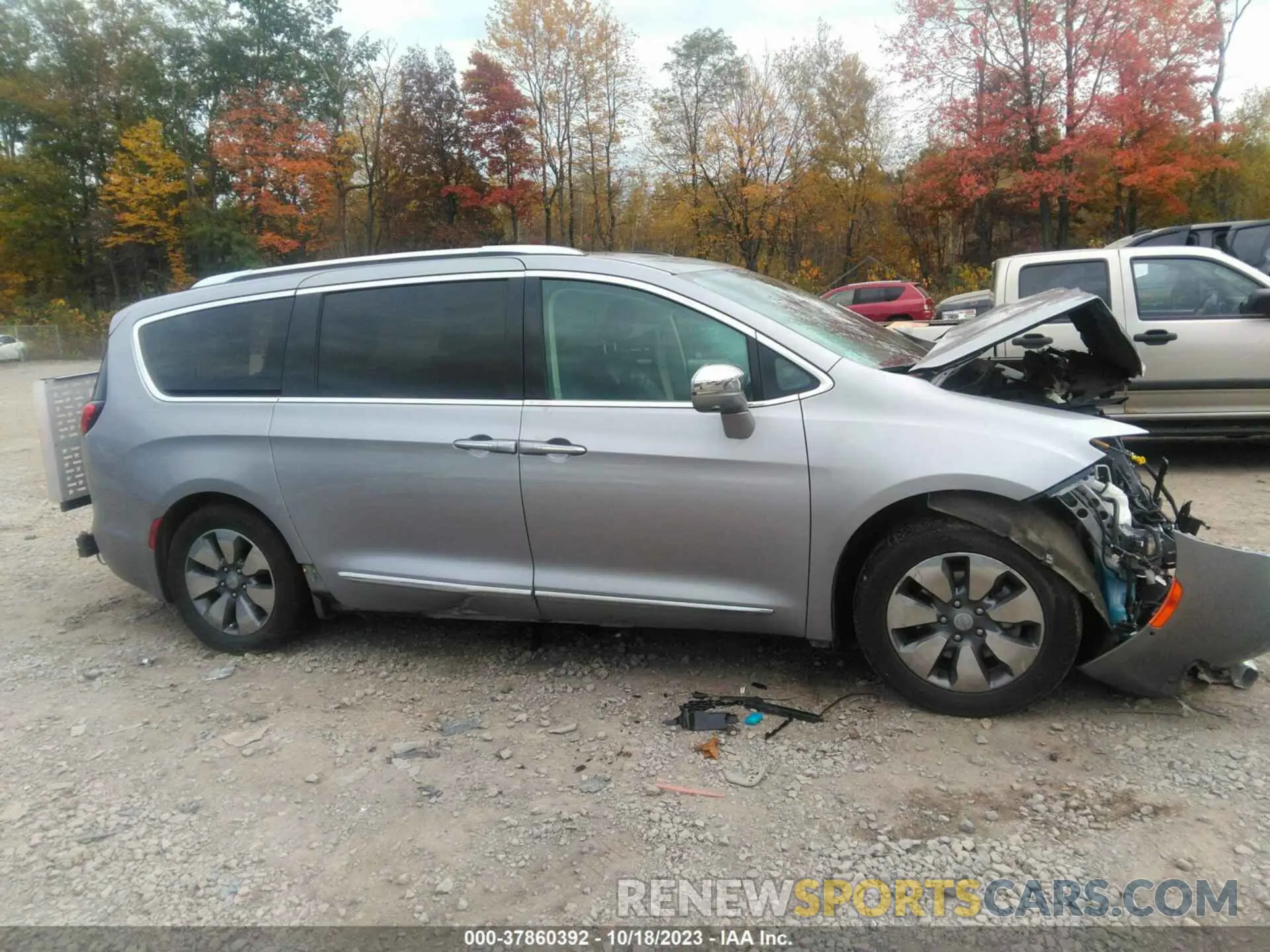 12 Photograph of a damaged car 2C4RC1N75LR242500 CHRYSLER PACIFICA HYBRID 2020