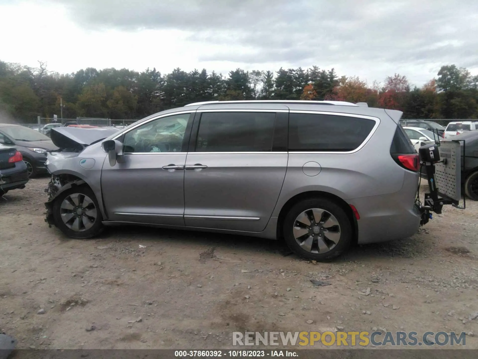 13 Photograph of a damaged car 2C4RC1N75LR242500 CHRYSLER PACIFICA HYBRID 2020