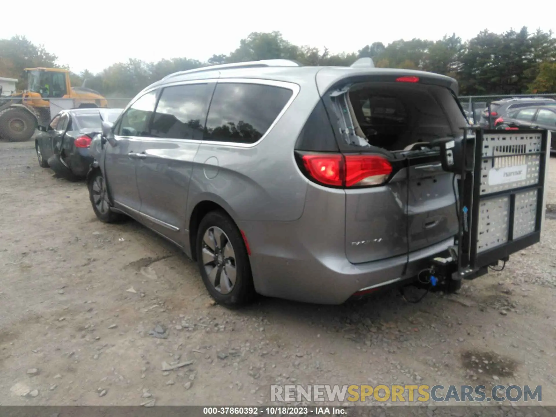 3 Photograph of a damaged car 2C4RC1N75LR242500 CHRYSLER PACIFICA HYBRID 2020