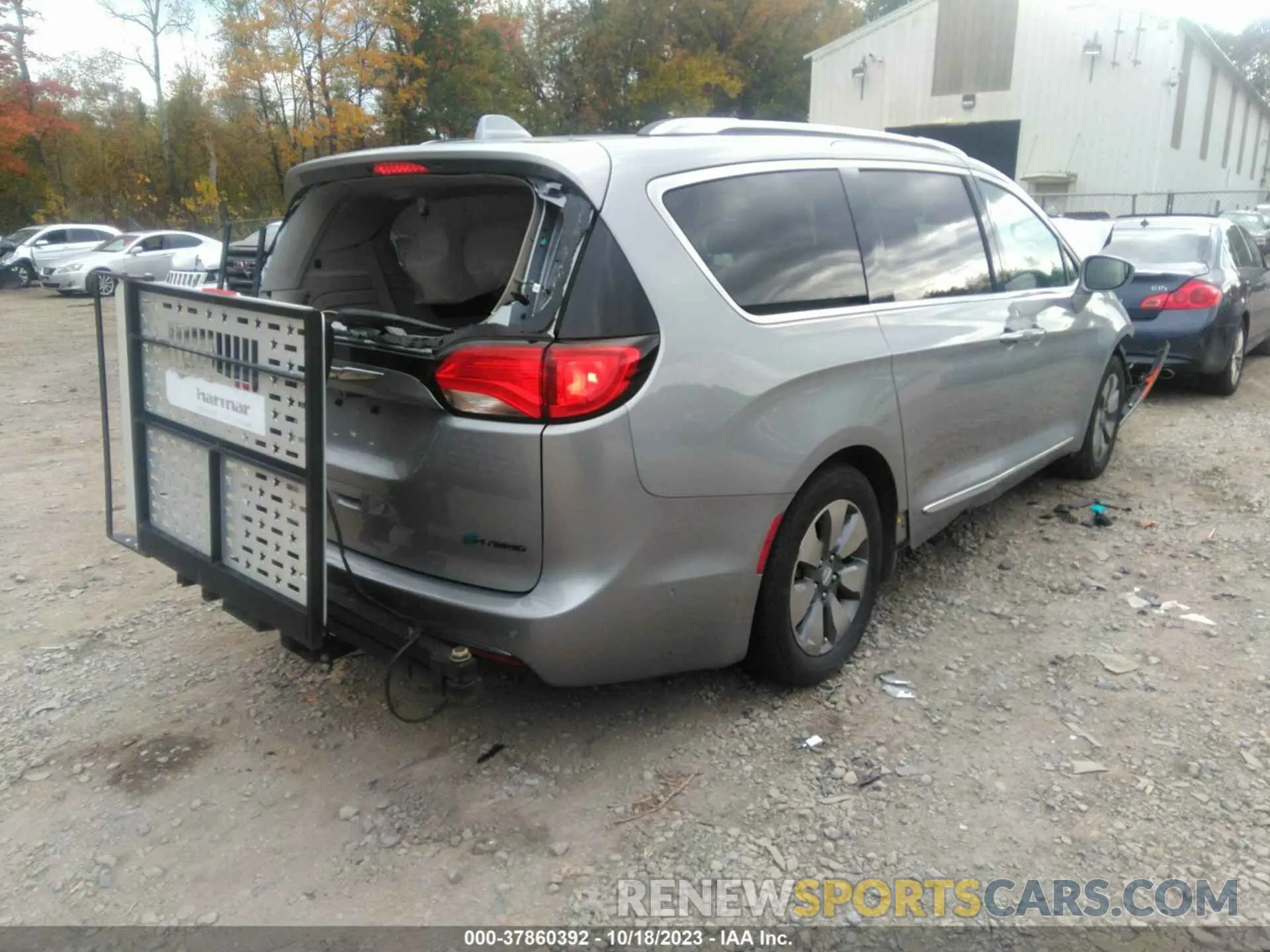 4 Photograph of a damaged car 2C4RC1N75LR242500 CHRYSLER PACIFICA HYBRID 2020