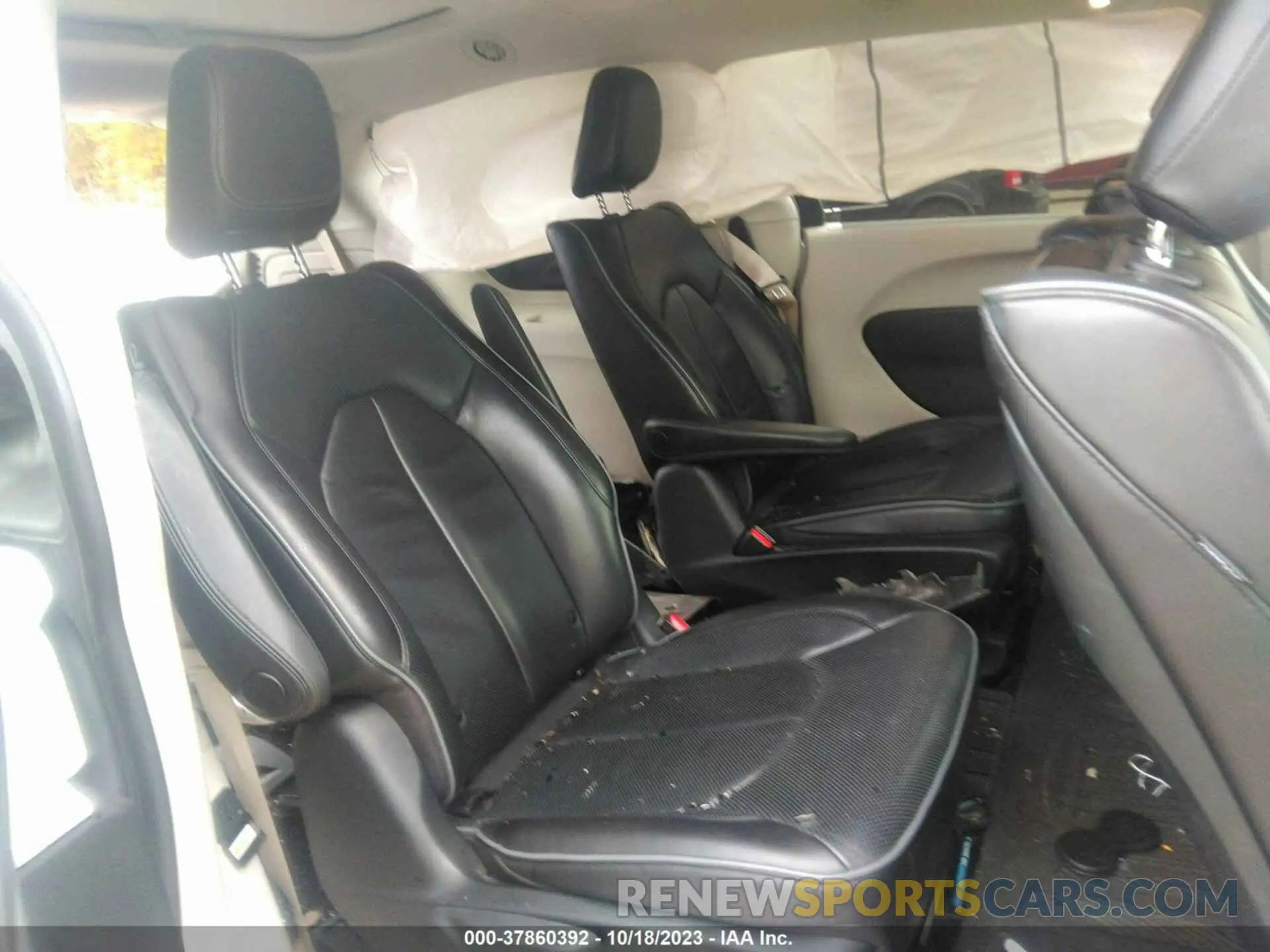 8 Photograph of a damaged car 2C4RC1N75LR242500 CHRYSLER PACIFICA HYBRID 2020