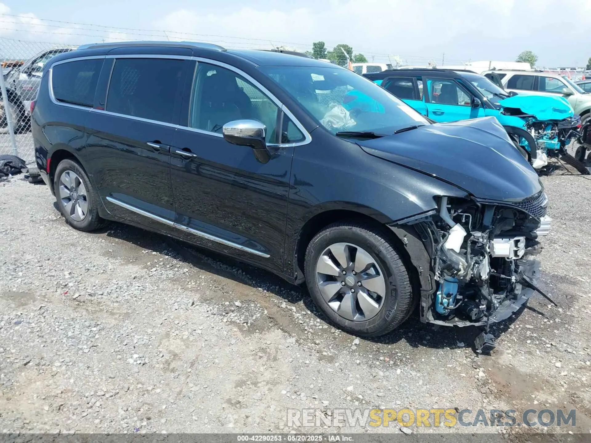 1 Photograph of a damaged car 2C4RC1N77LR112167 CHRYSLER PACIFICA HYBRID 2020