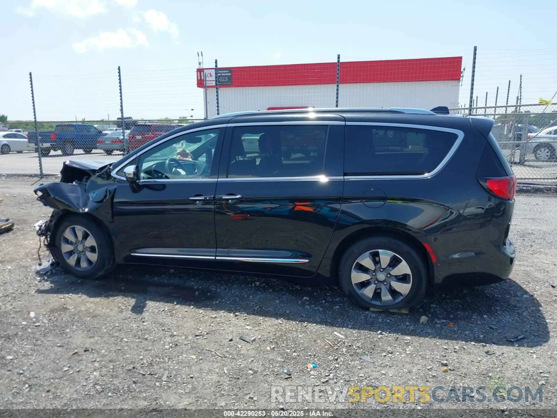 14 Photograph of a damaged car 2C4RC1N77LR112167 CHRYSLER PACIFICA HYBRID 2020