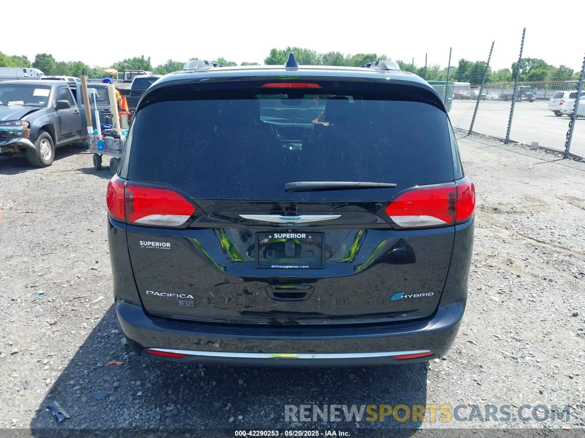16 Photograph of a damaged car 2C4RC1N77LR112167 CHRYSLER PACIFICA HYBRID 2020