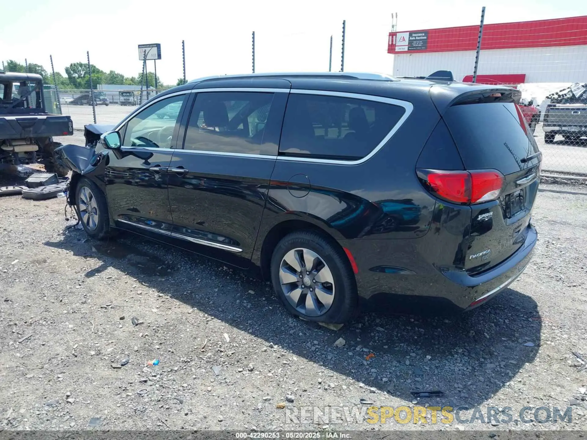 3 Photograph of a damaged car 2C4RC1N77LR112167 CHRYSLER PACIFICA HYBRID 2020