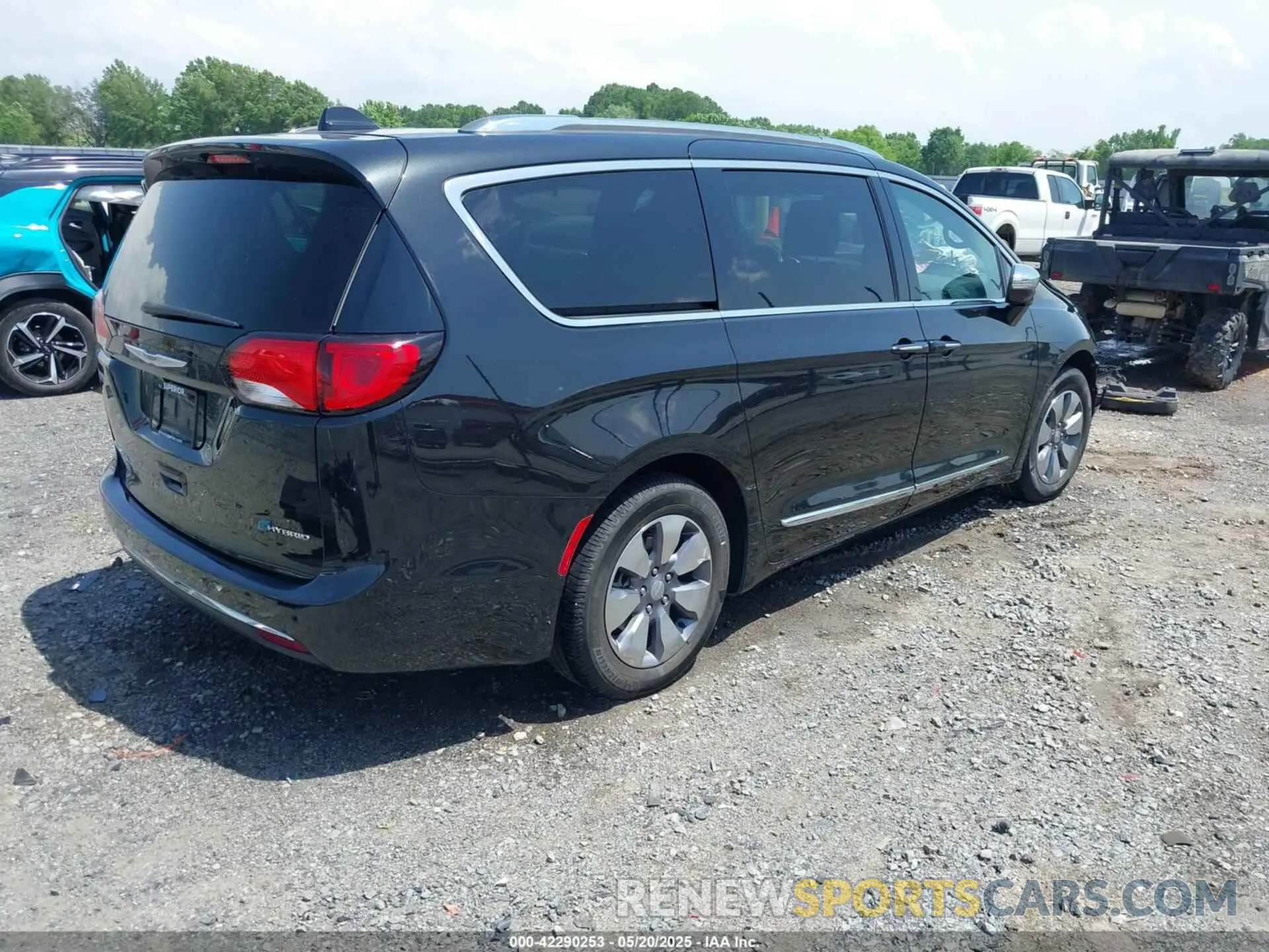 4 Photograph of a damaged car 2C4RC1N77LR112167 CHRYSLER PACIFICA HYBRID 2020
