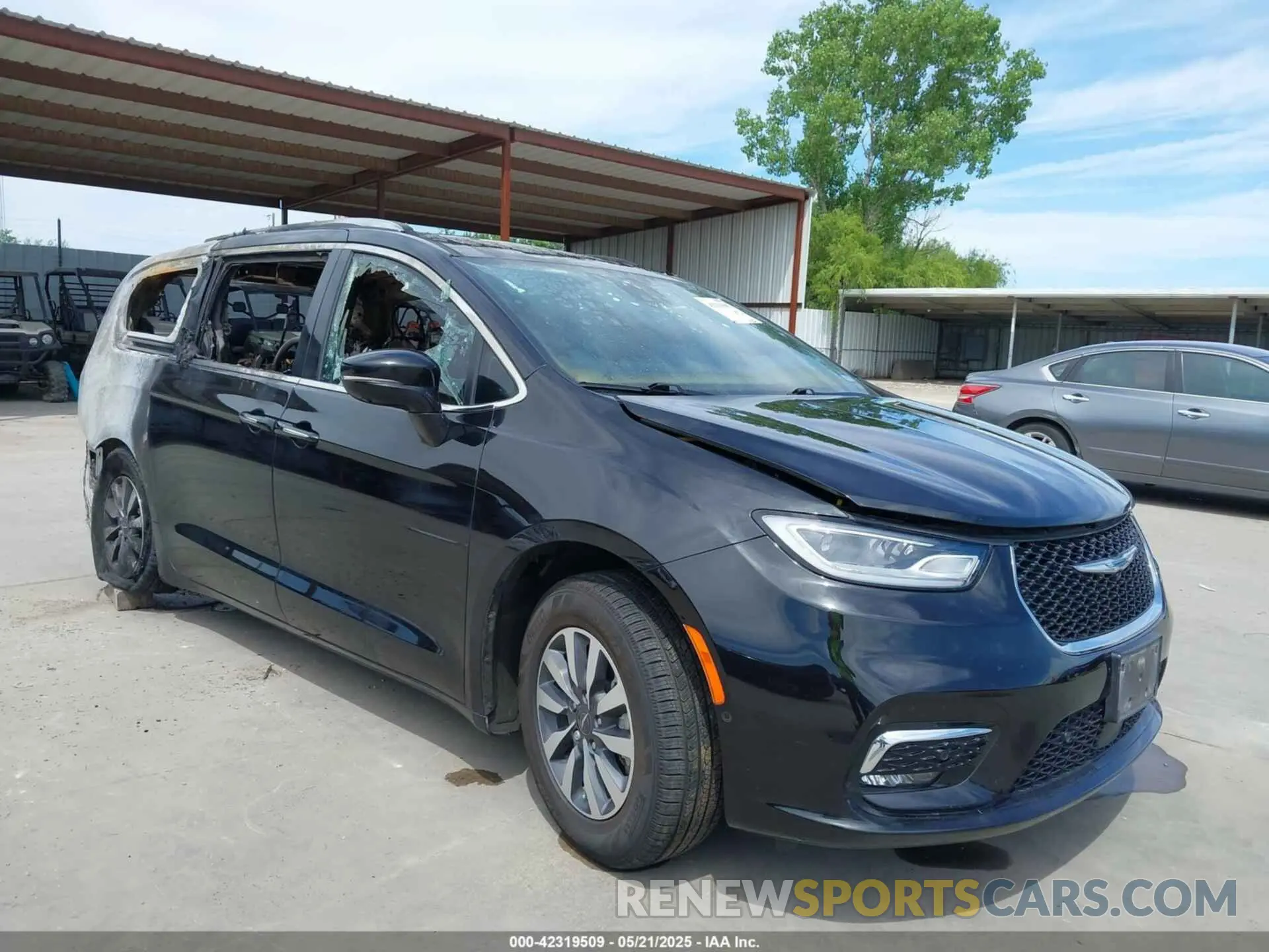1 Photograph of a damaged car 2C4RC1L70MR522460 CHRYSLER PACIFICA HYBRID 2021