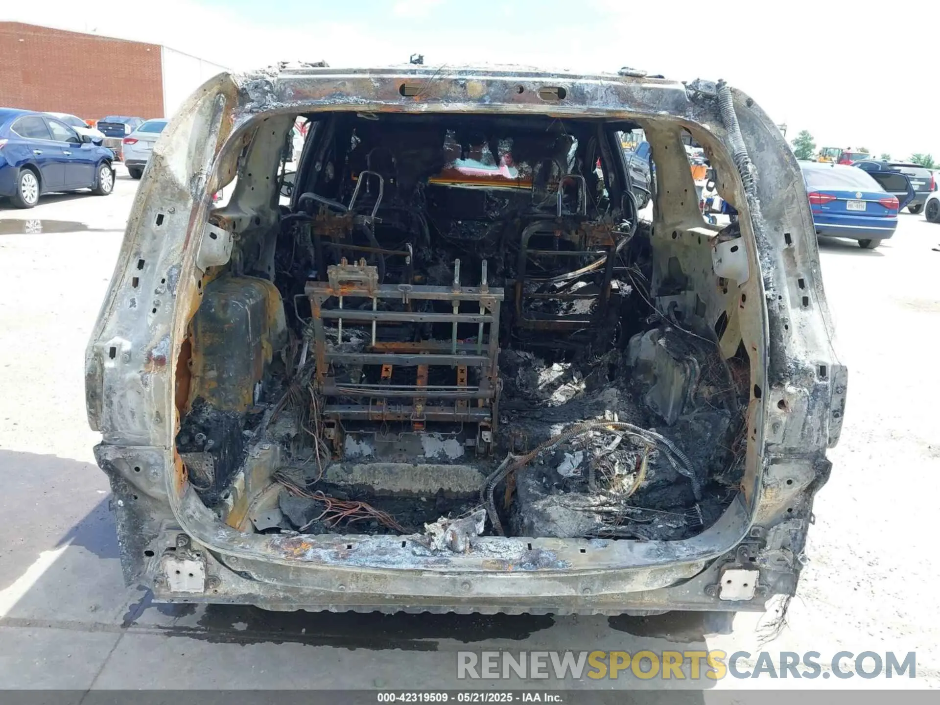 13 Photograph of a damaged car 2C4RC1L70MR522460 CHRYSLER PACIFICA HYBRID 2021
