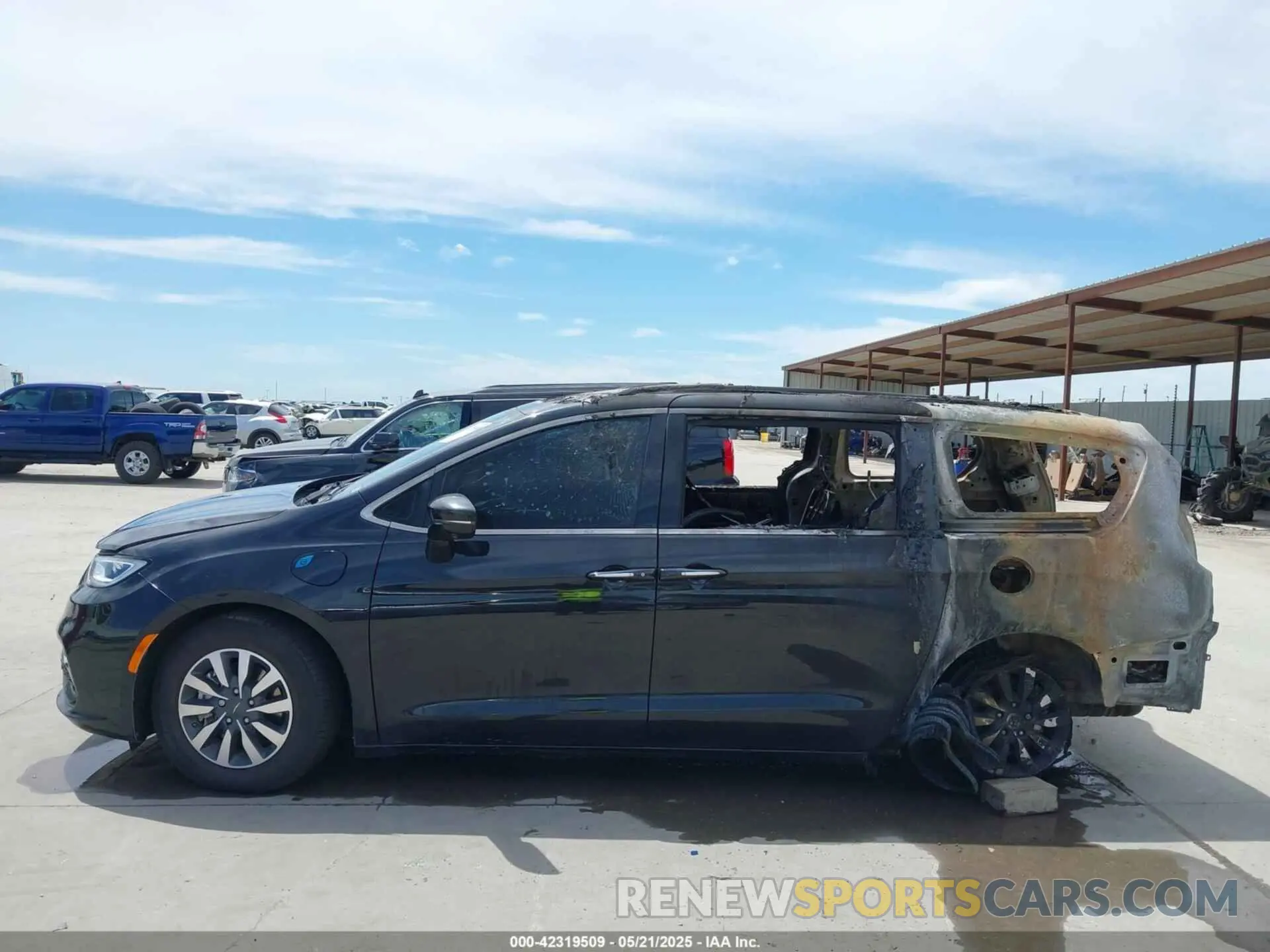 6 Photograph of a damaged car 2C4RC1L70MR522460 CHRYSLER PACIFICA HYBRID 2021