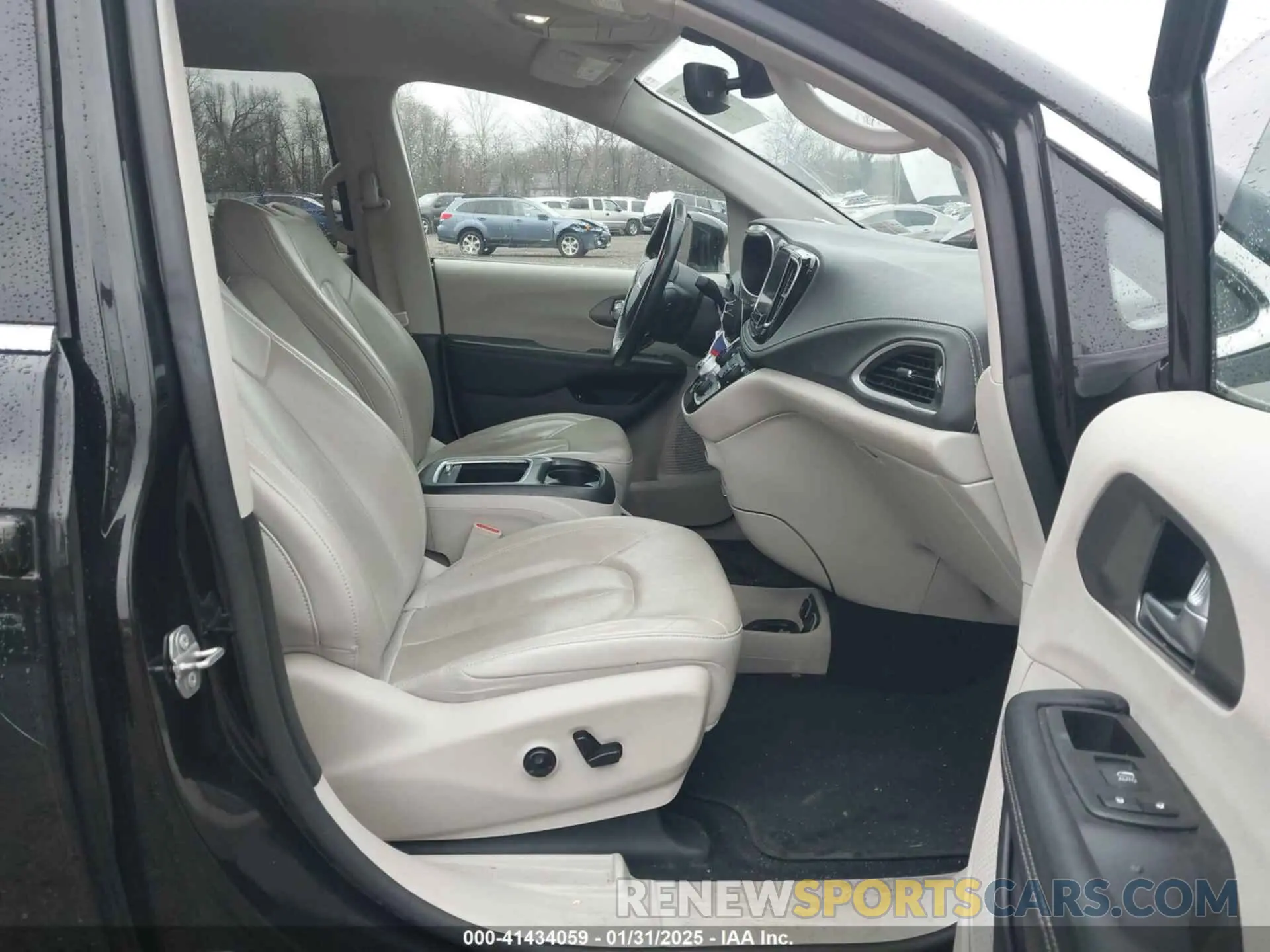 5 Photograph of a damaged car 2C4RC1L70MR599460 CHRYSLER PACIFICA HYBRID 2021