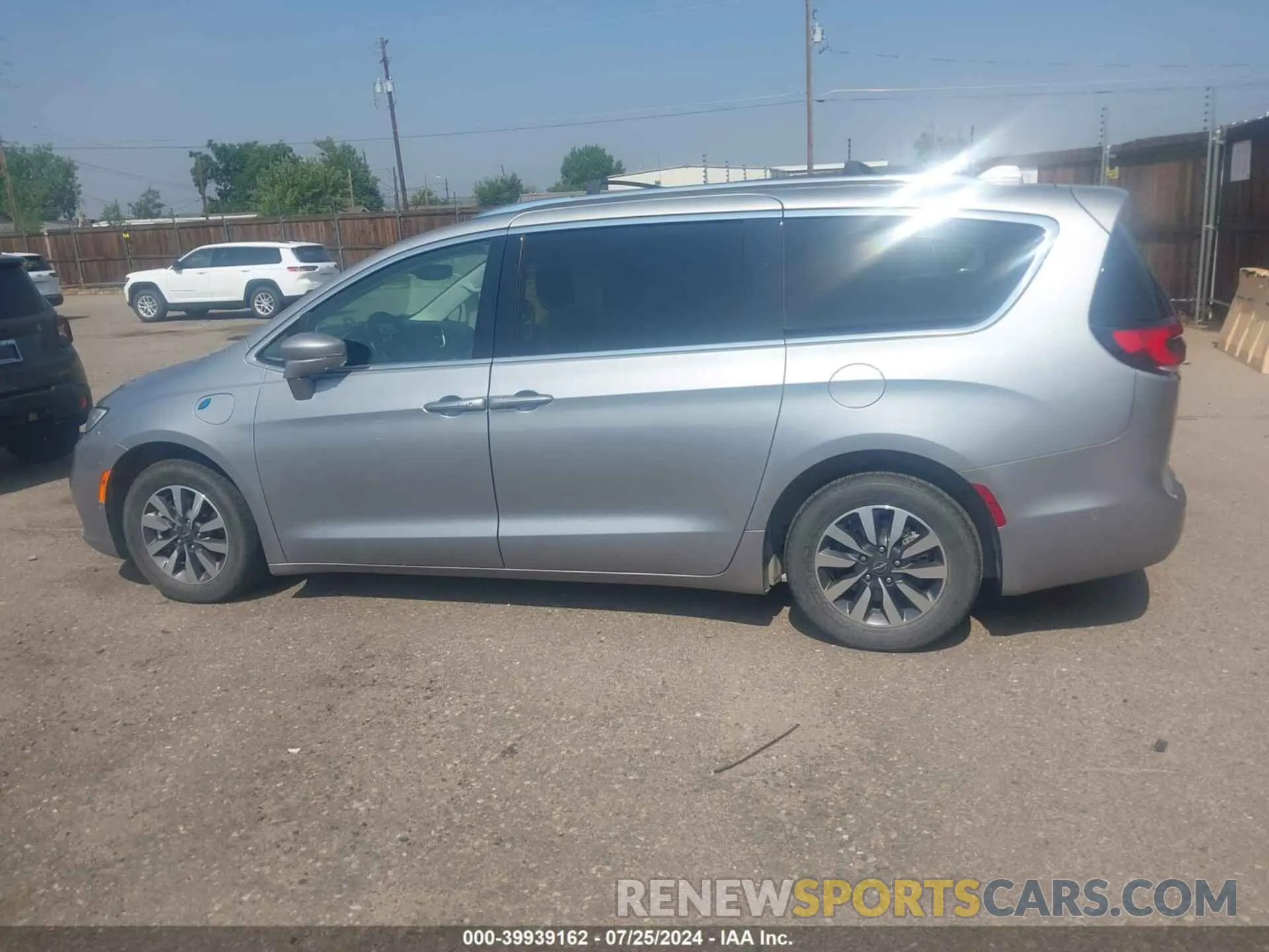 14 Photograph of a damaged car 2C4RC1L71MR586149 CHRYSLER PACIFICA HYBRID 2021