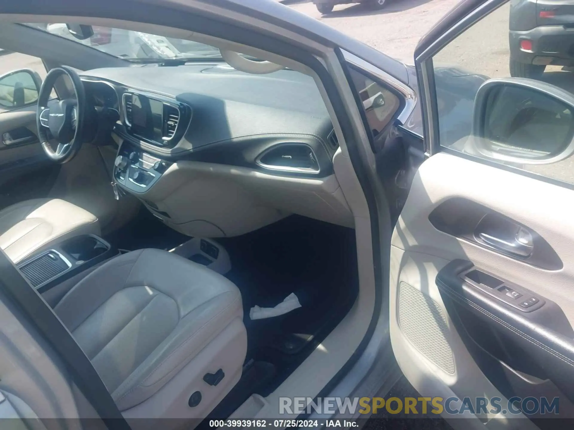 5 Photograph of a damaged car 2C4RC1L71MR586149 CHRYSLER PACIFICA HYBRID 2021