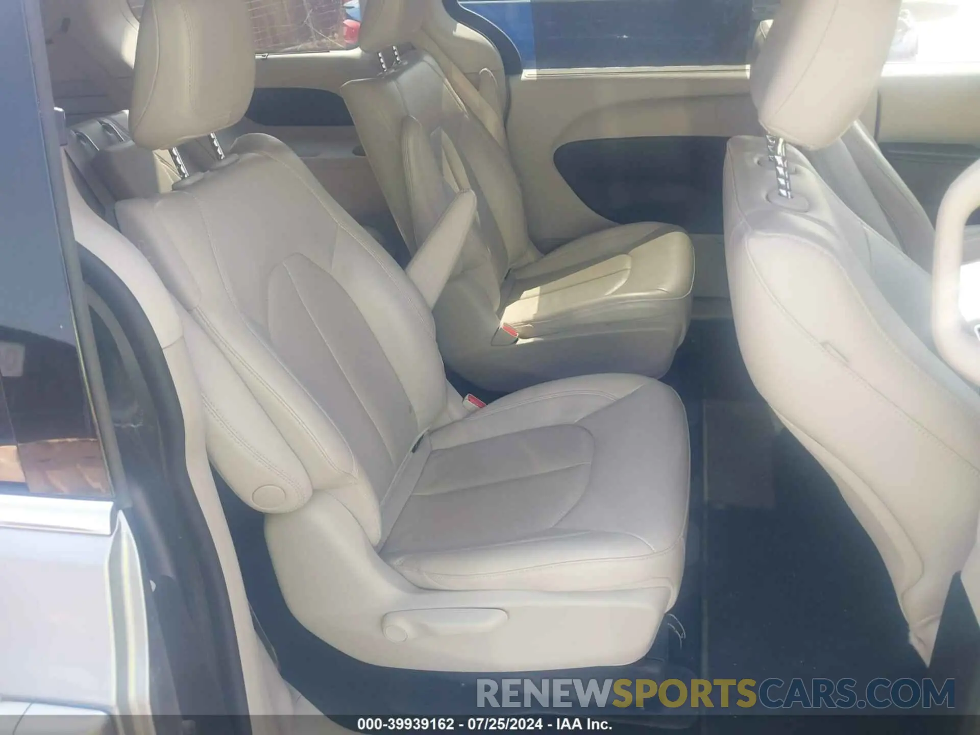 8 Photograph of a damaged car 2C4RC1L71MR586149 CHRYSLER PACIFICA HYBRID 2021