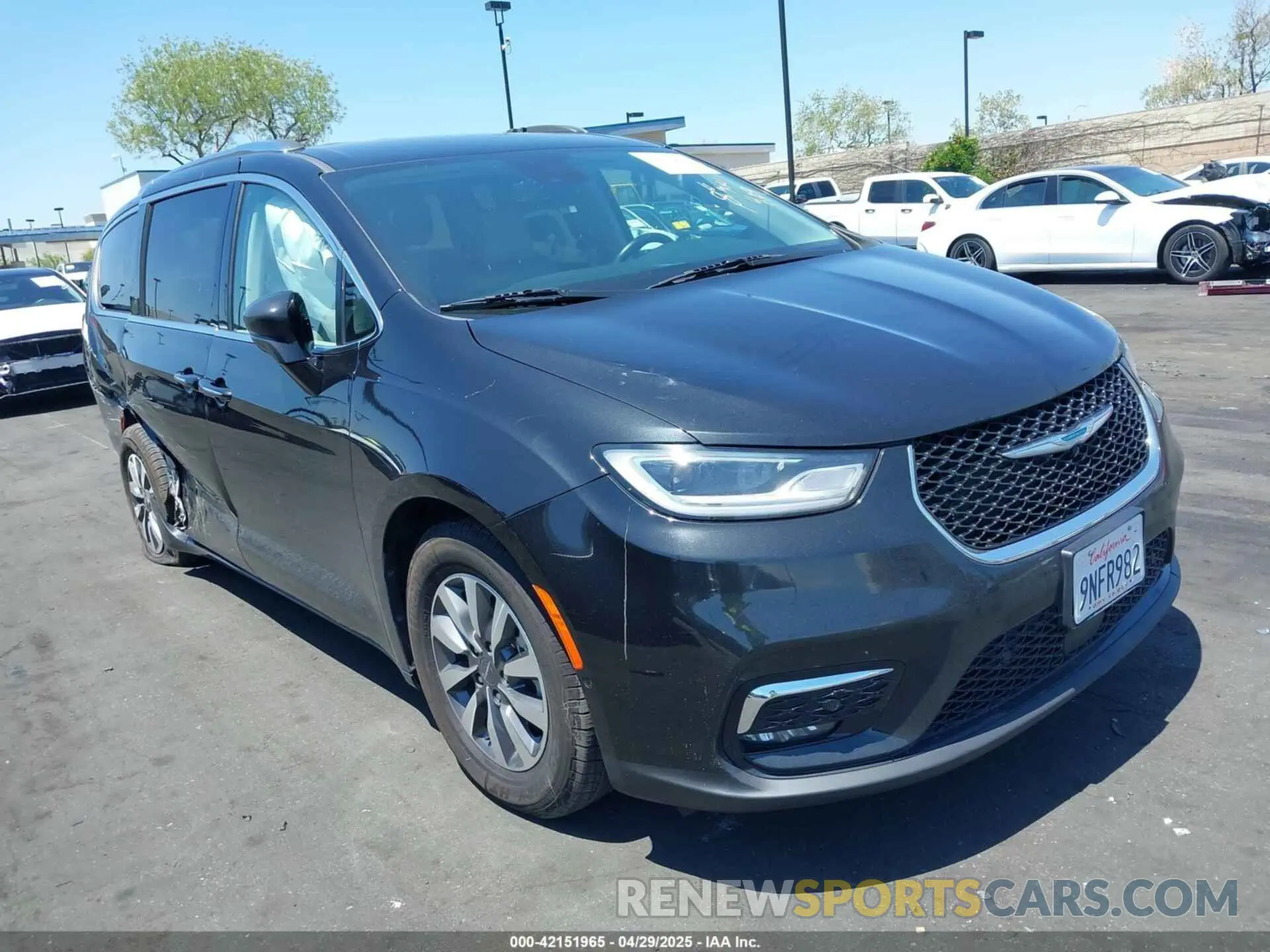1 Photograph of a damaged car 2C4RC1L71MR599631 CHRYSLER PACIFICA HYBRID 2021
