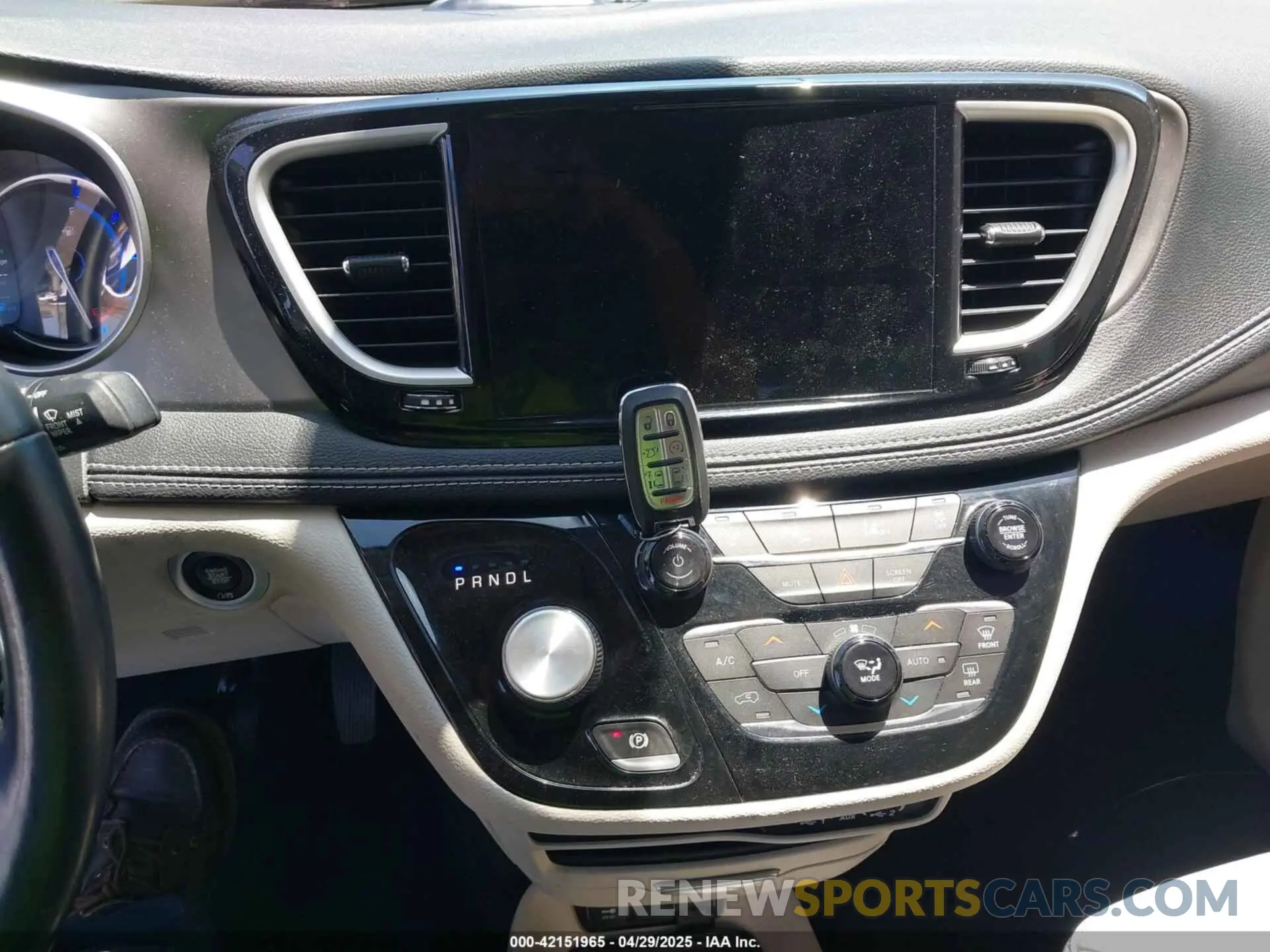 11 Photograph of a damaged car 2C4RC1L71MR599631 CHRYSLER PACIFICA HYBRID 2021