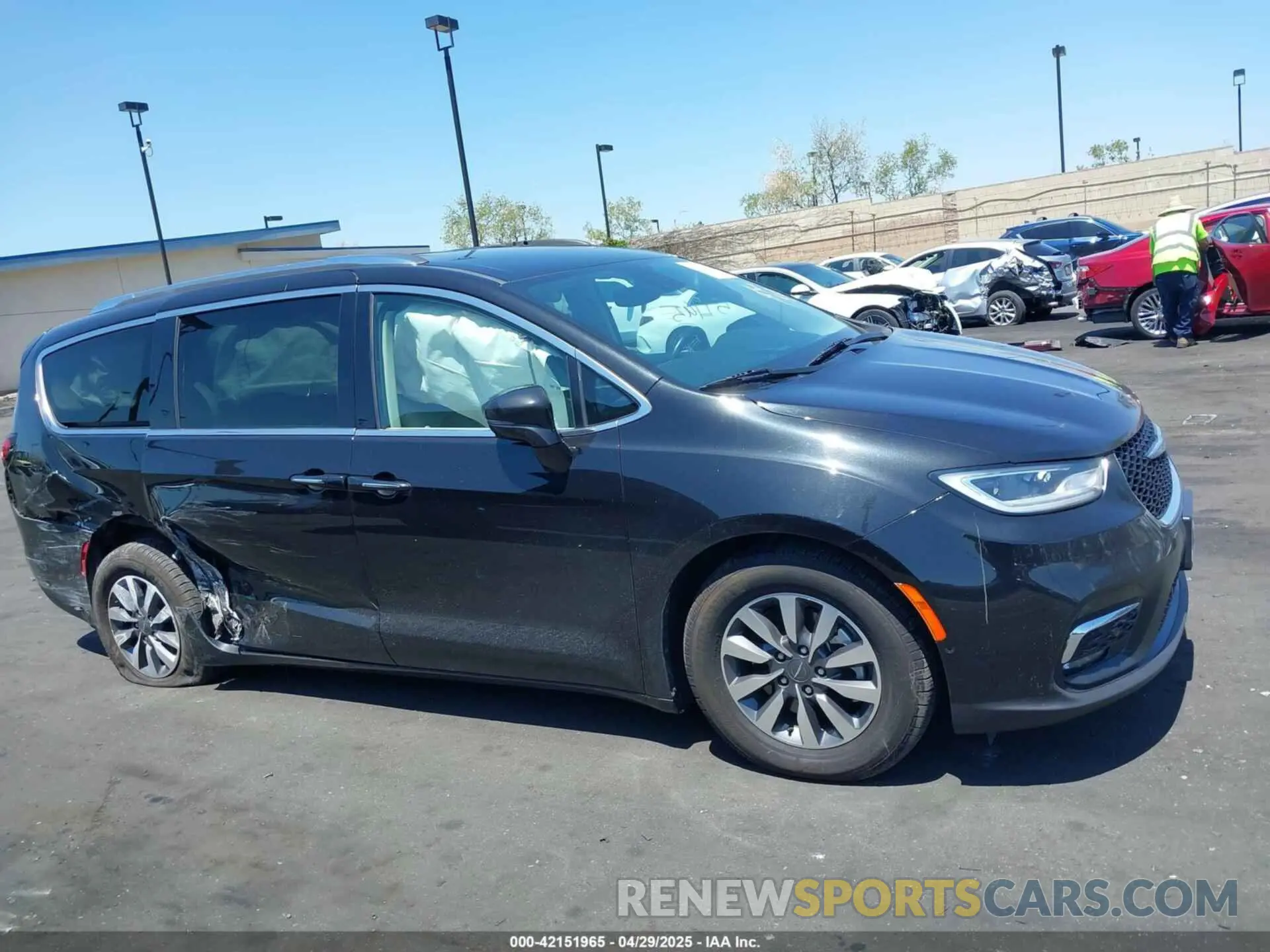13 Photograph of a damaged car 2C4RC1L71MR599631 CHRYSLER PACIFICA HYBRID 2021