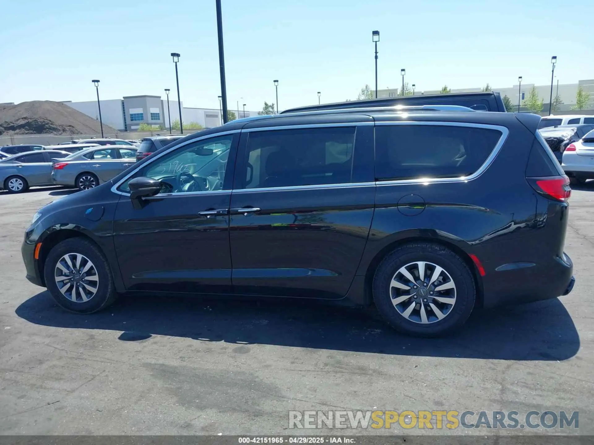 14 Photograph of a damaged car 2C4RC1L71MR599631 CHRYSLER PACIFICA HYBRID 2021