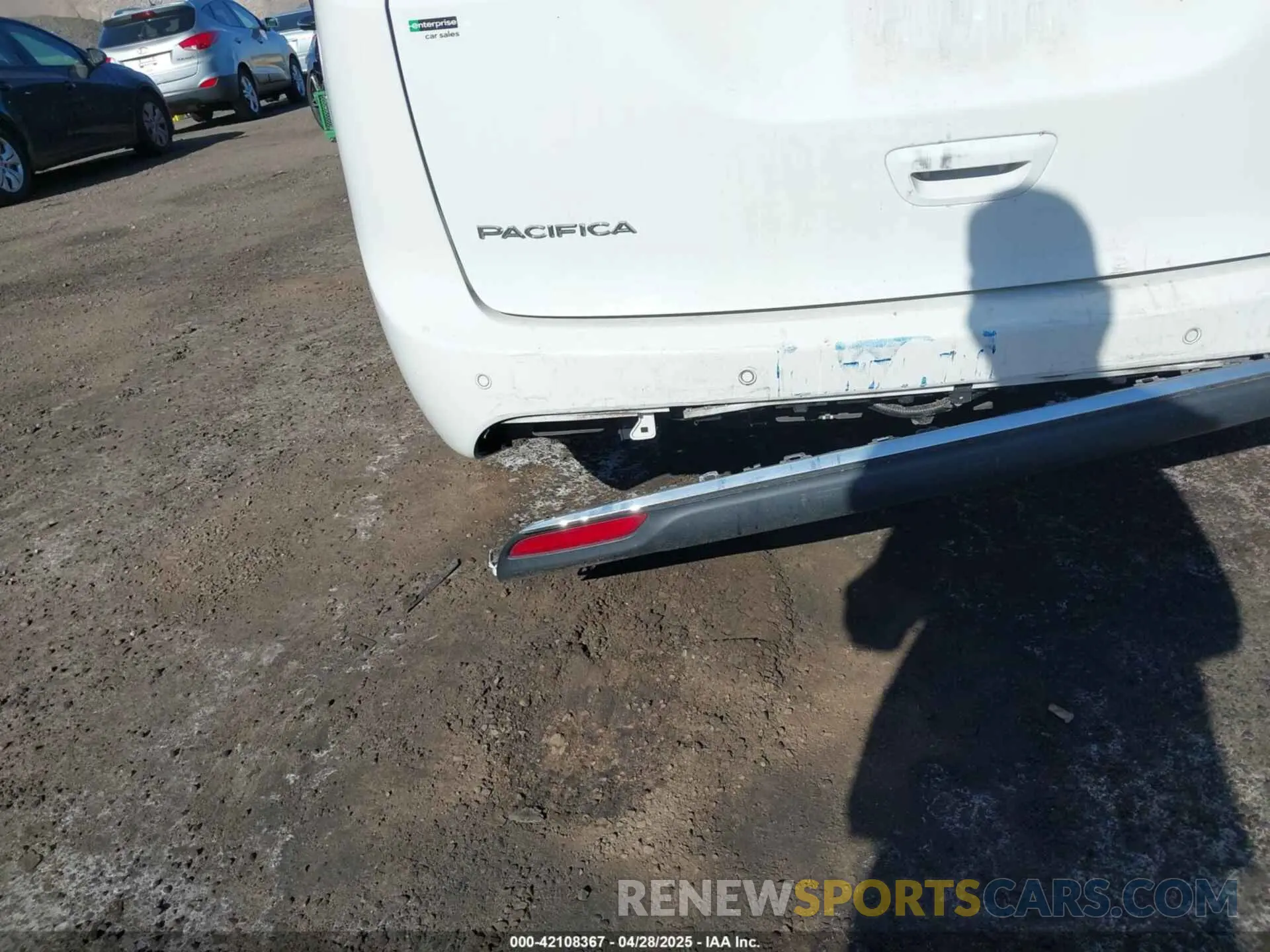 17 Photograph of a damaged car 2C4RC1L72MR599542 CHRYSLER PACIFICA HYBRID 2021