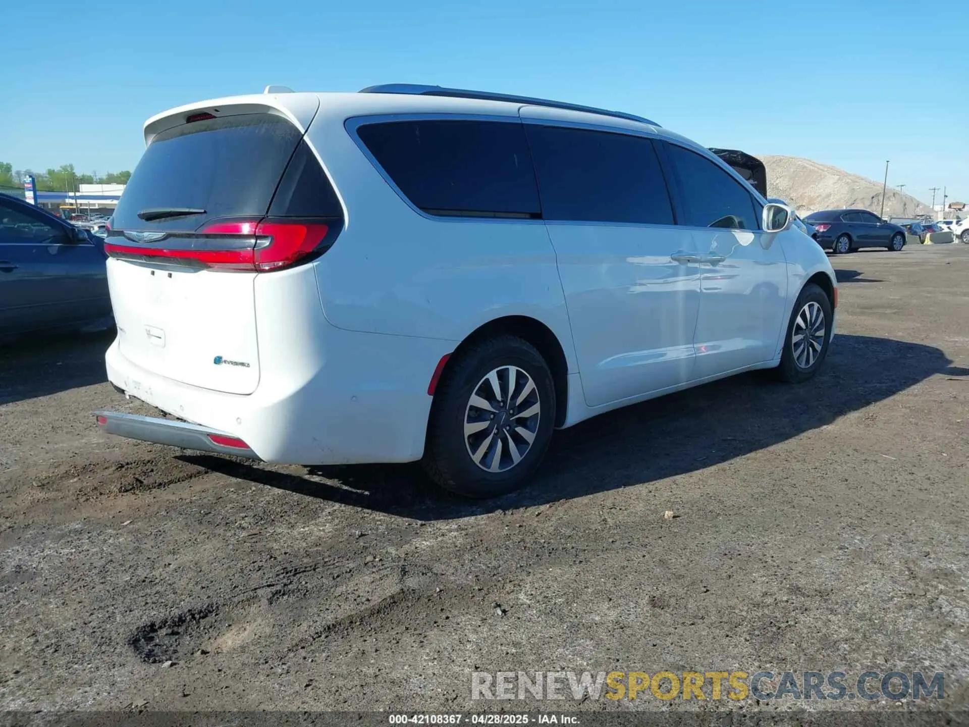4 Photograph of a damaged car 2C4RC1L72MR599542 CHRYSLER PACIFICA HYBRID 2021