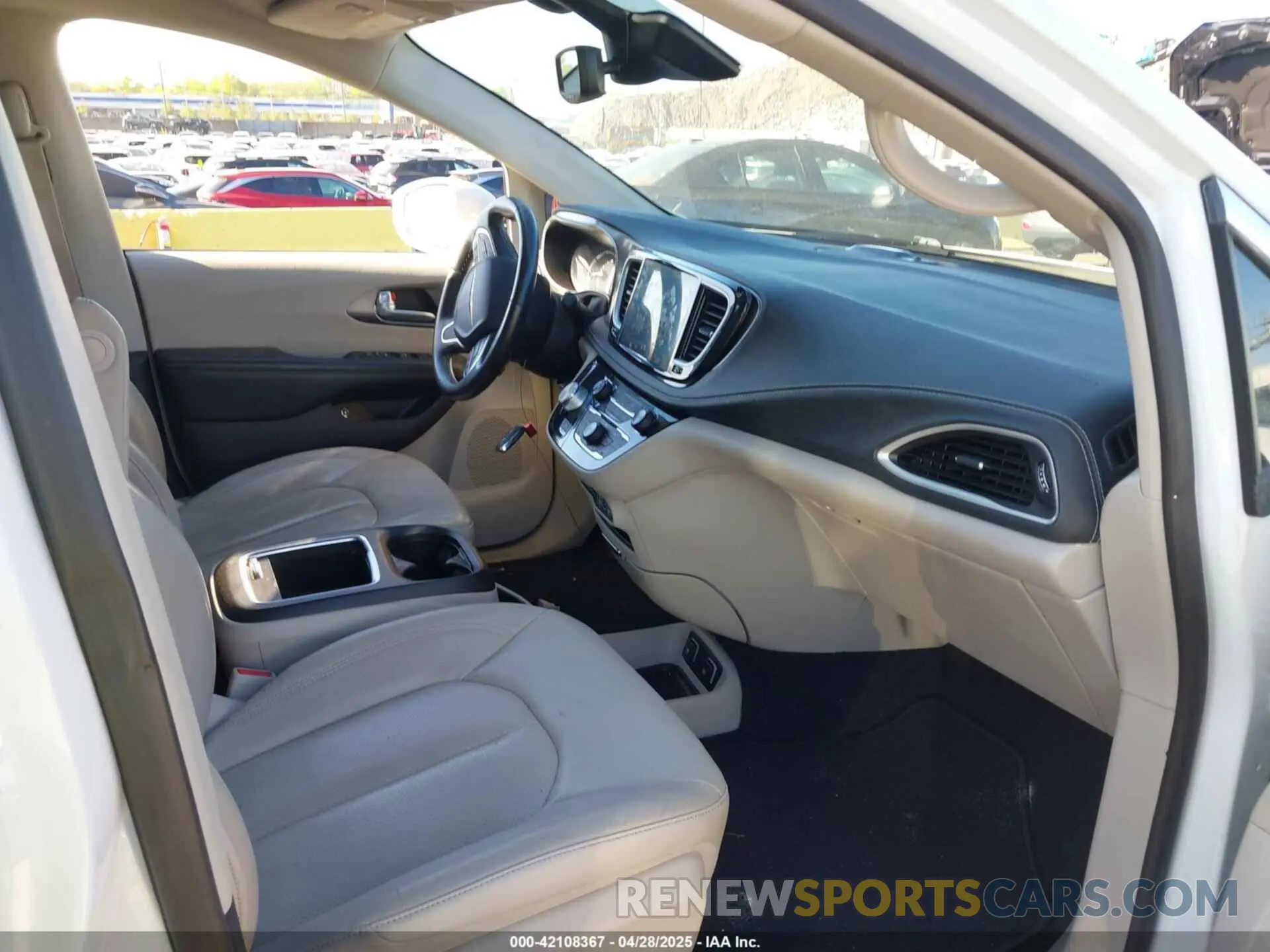 5 Photograph of a damaged car 2C4RC1L72MR599542 CHRYSLER PACIFICA HYBRID 2021