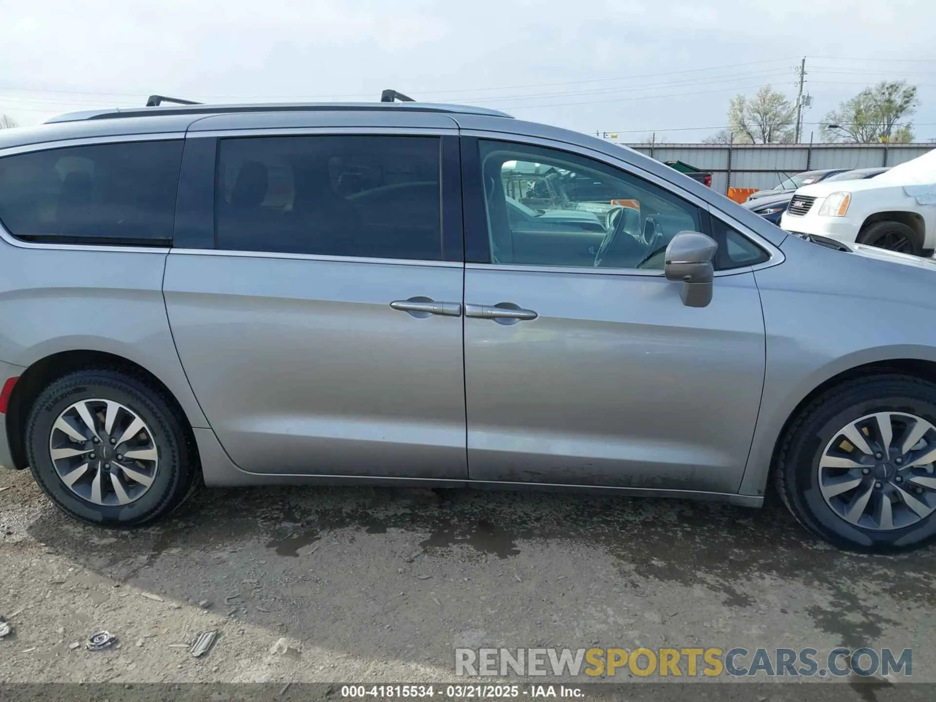 13 Photograph of a damaged car 2C4RC1L77MR594062 CHRYSLER PACIFICA HYBRID 2021
